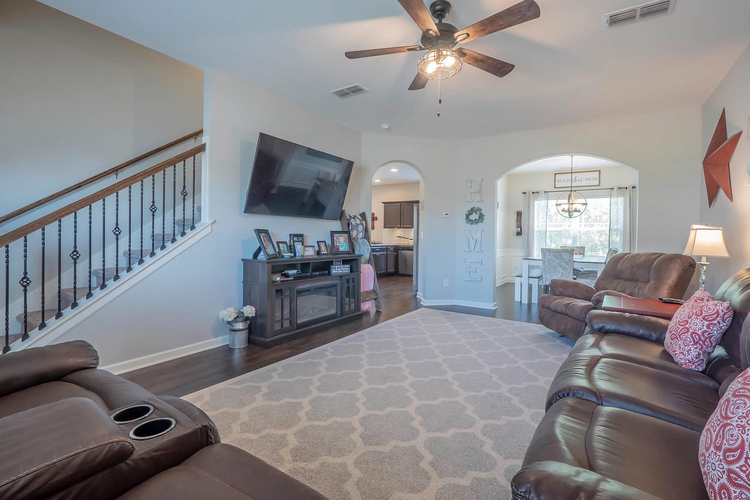 1060 Solomon Ln Property Photo 4