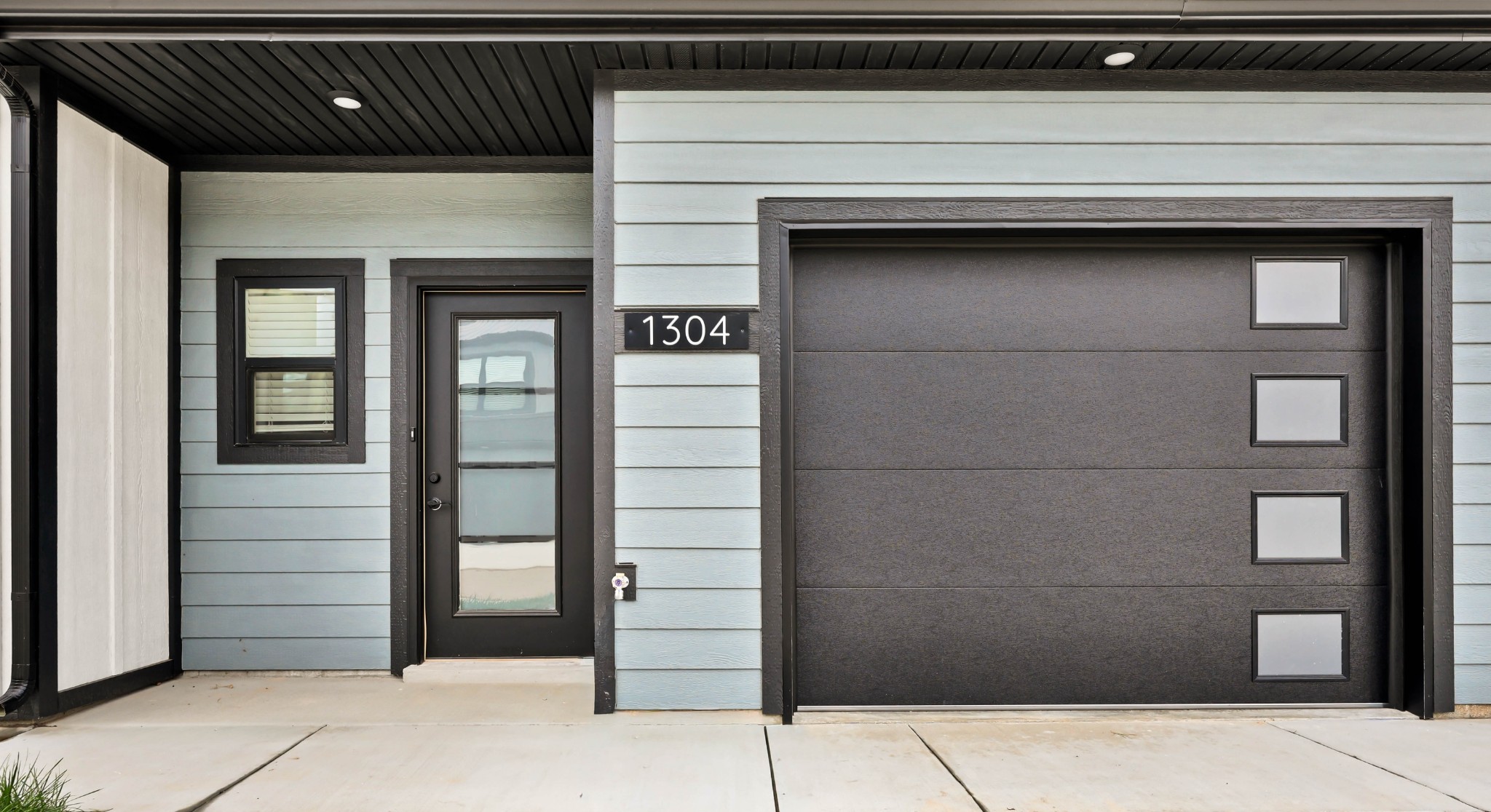 1304 Jonathan Wade Circle Property Photo 2