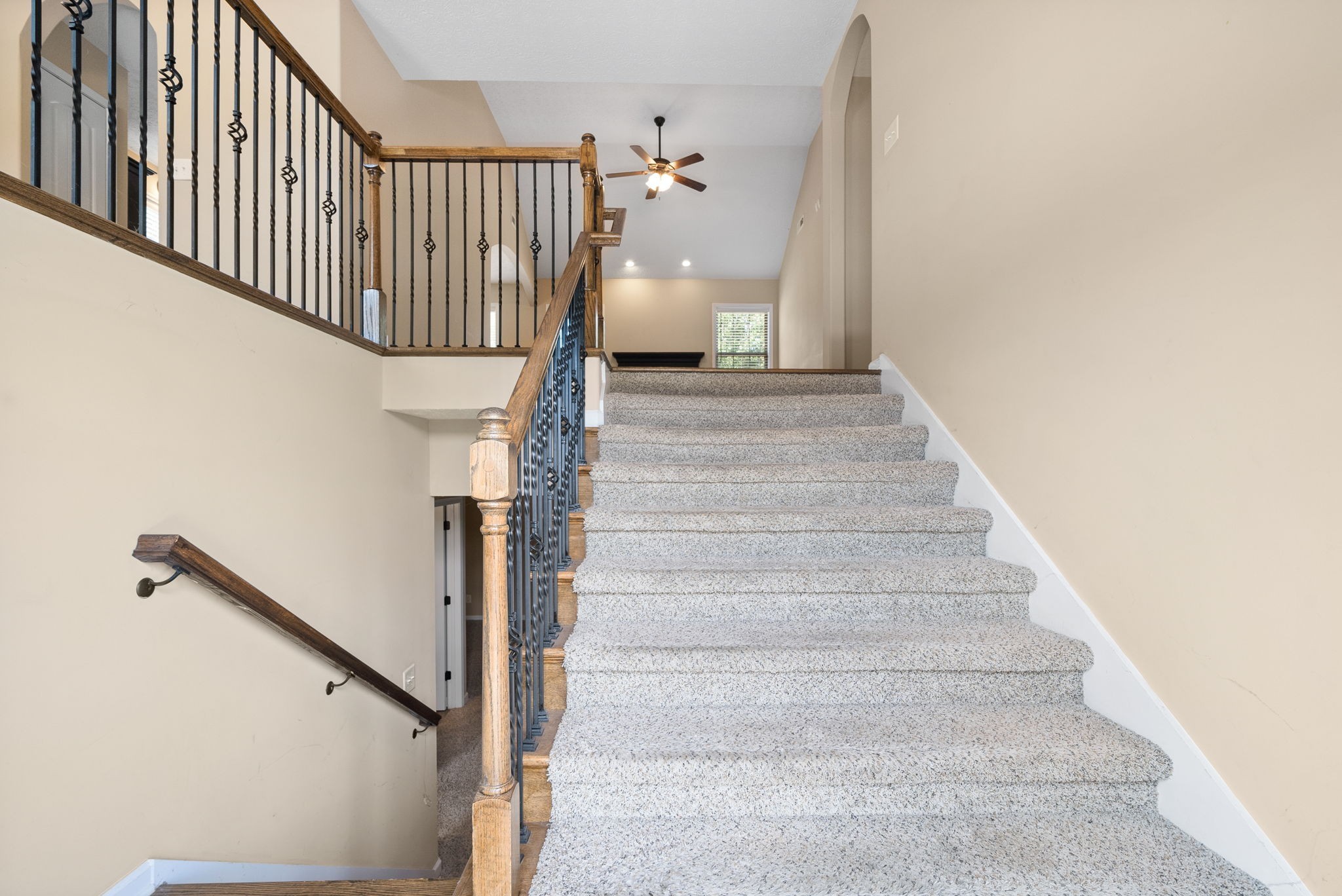 493 Comanche Ct Property Photo 2