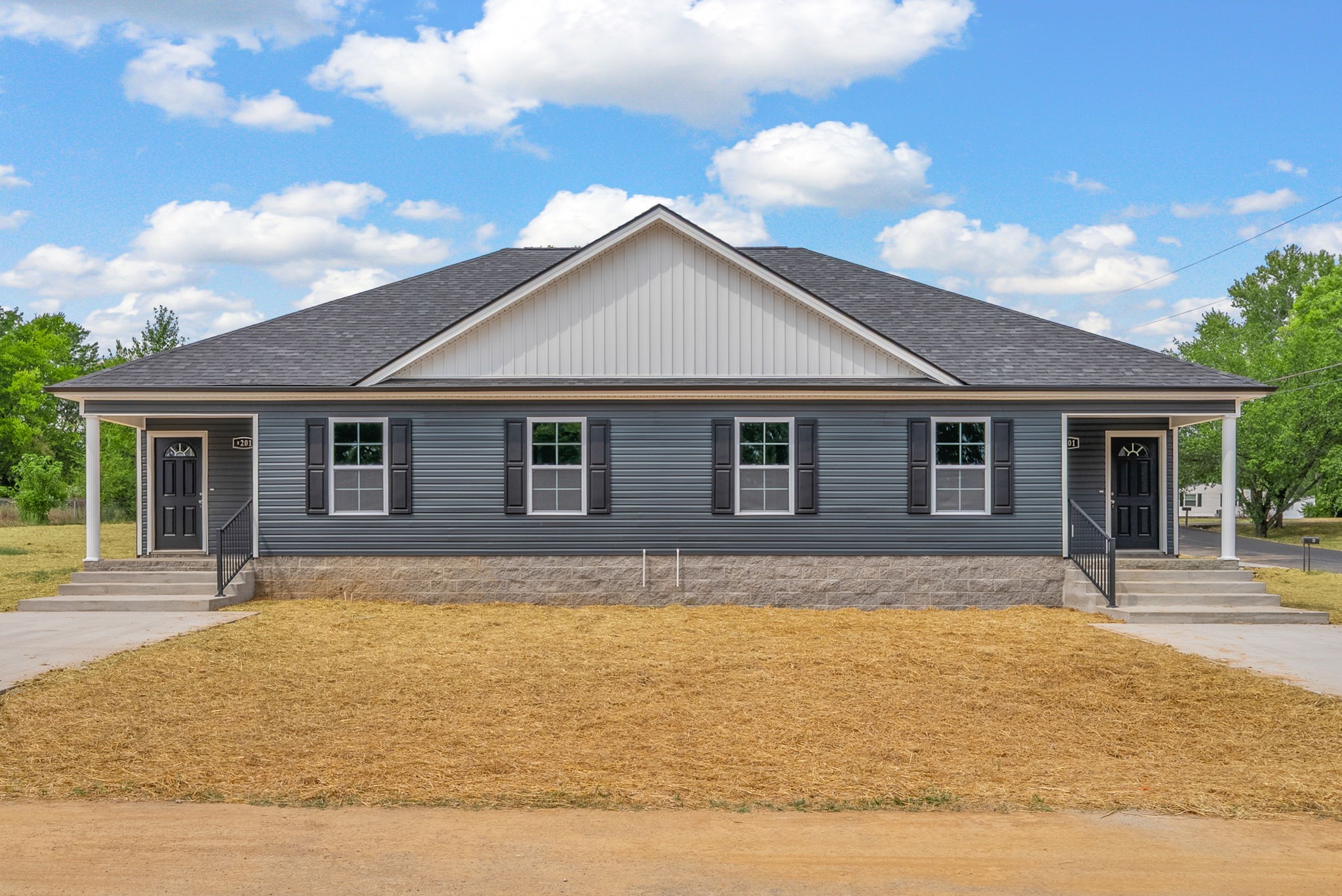 201 Pineridge Dr Property Photo 1