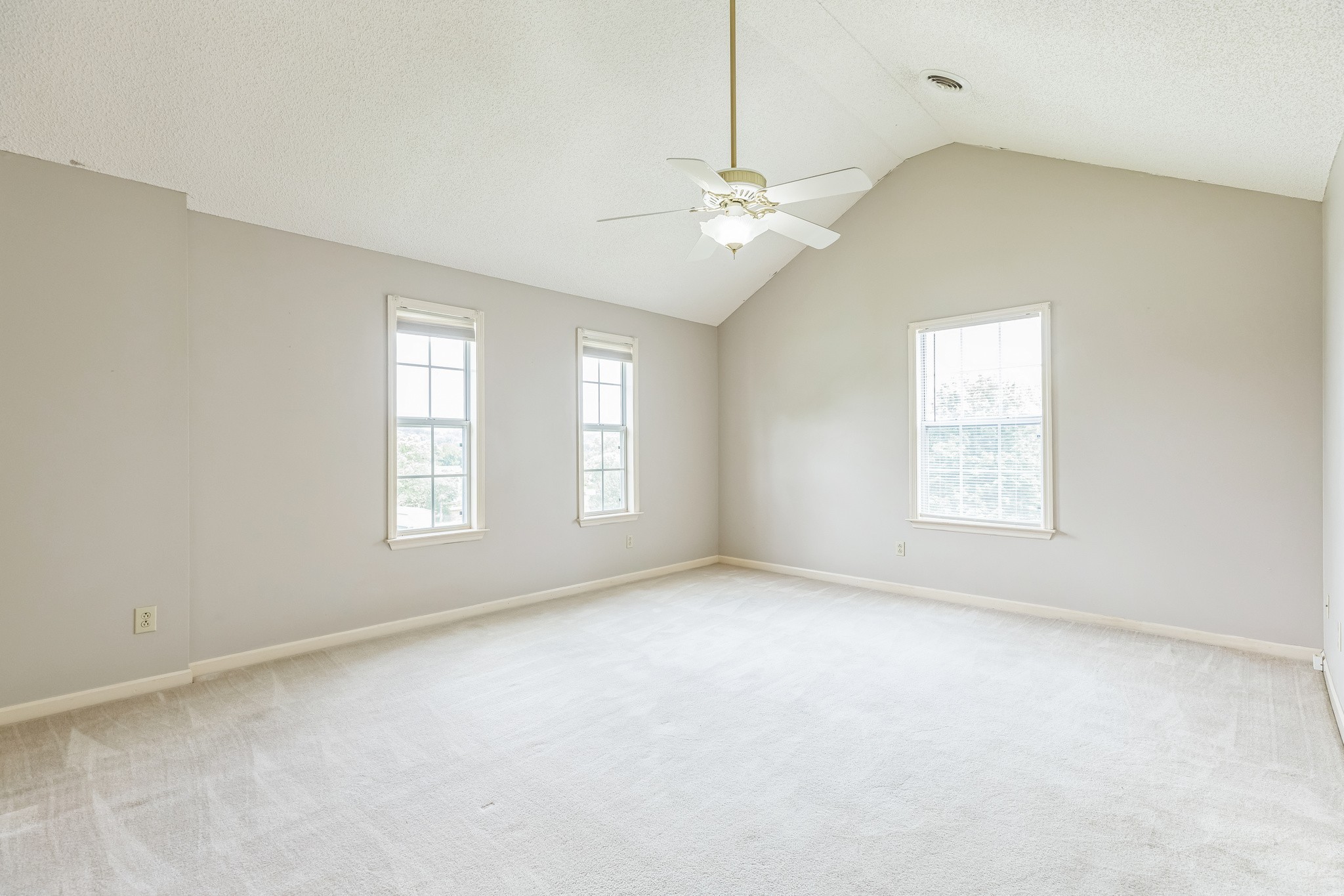 920 Bedford Pl Property Photo 9