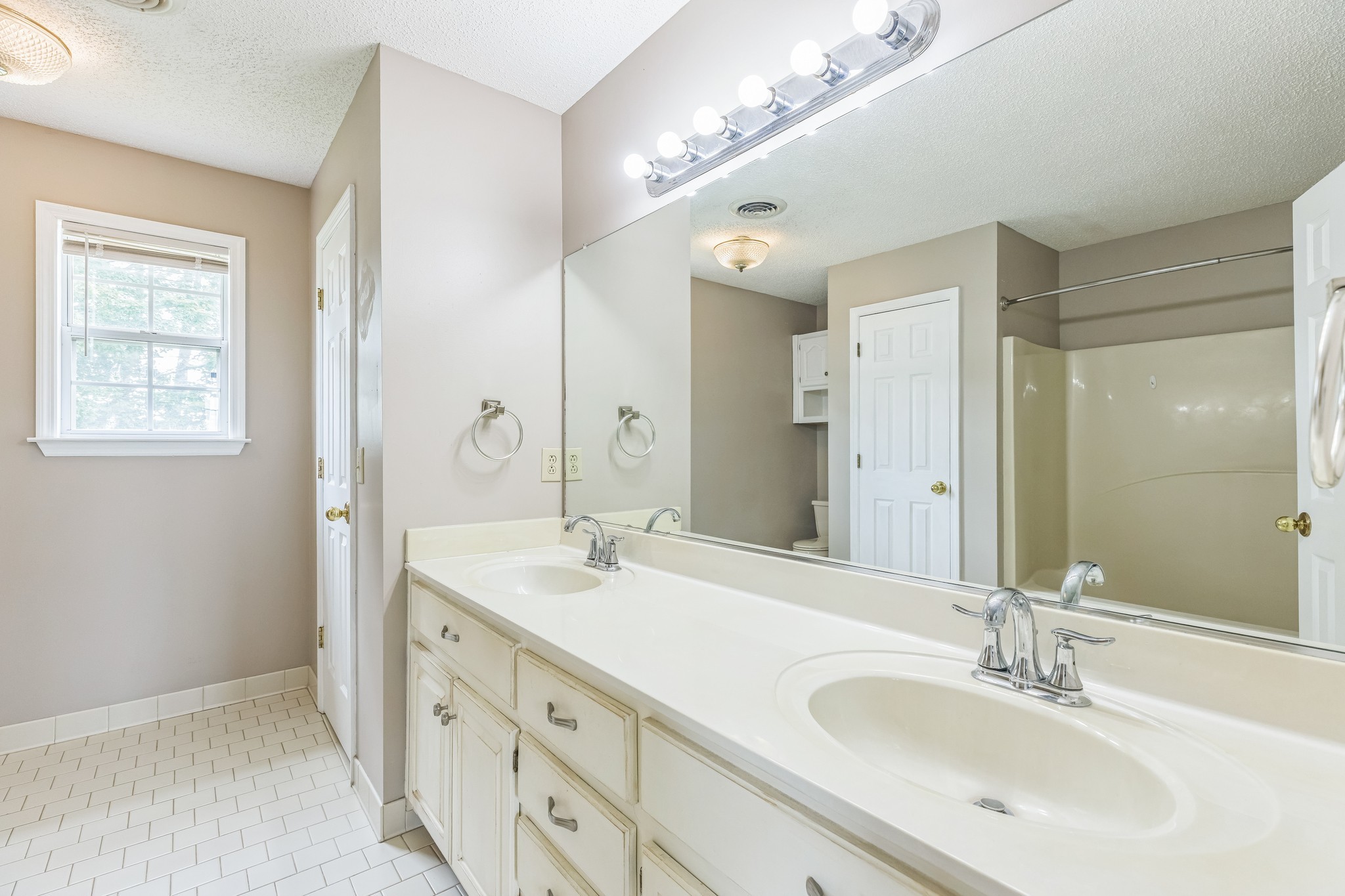 920 Bedford Pl Property Photo 11