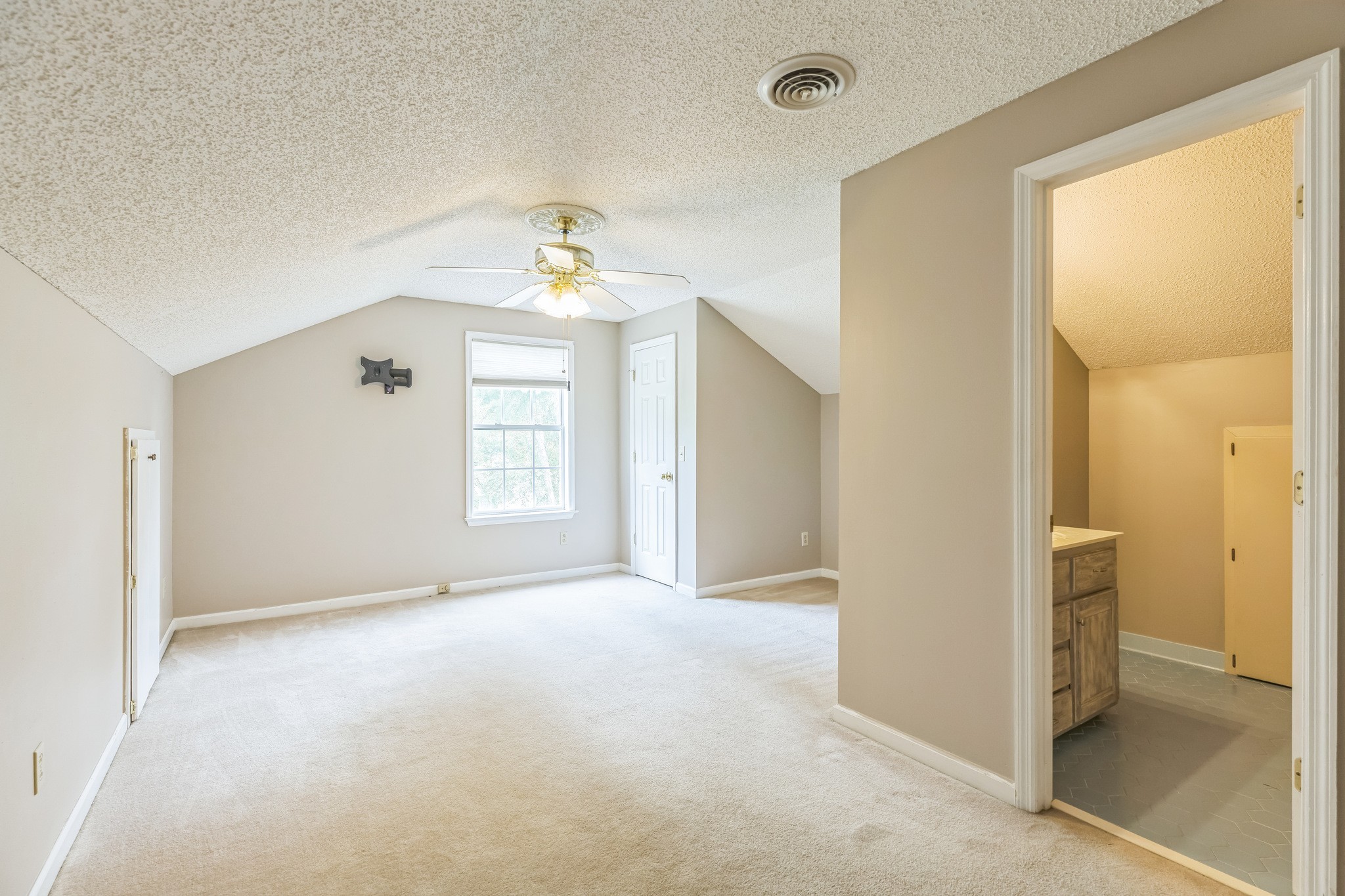 920 Bedford Pl Property Photo 12