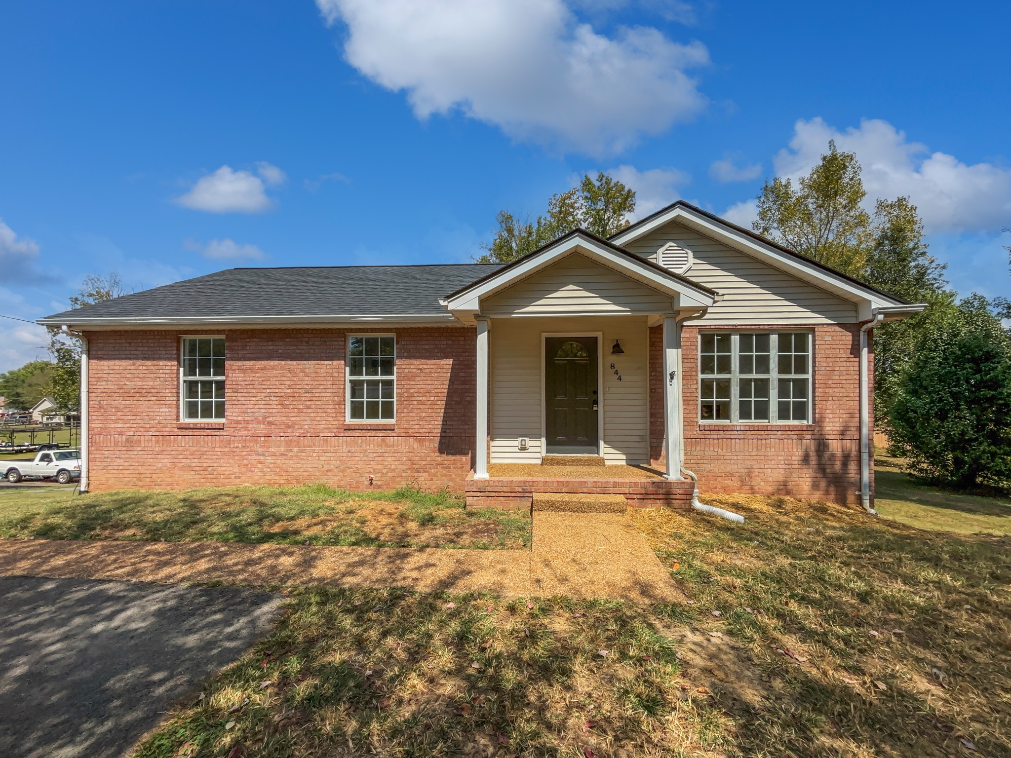 844 College St Property Photo 1