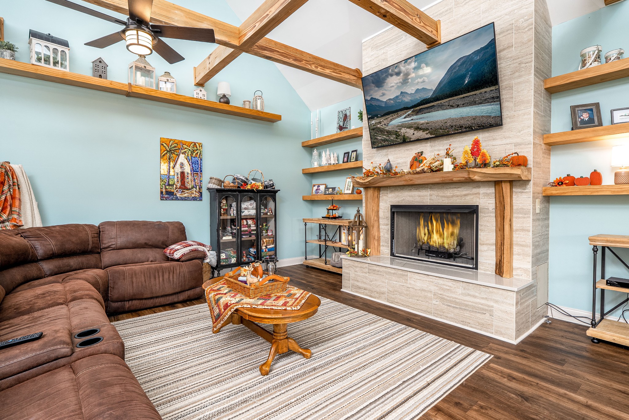 1855 Lochlann Dr Property Photo 3