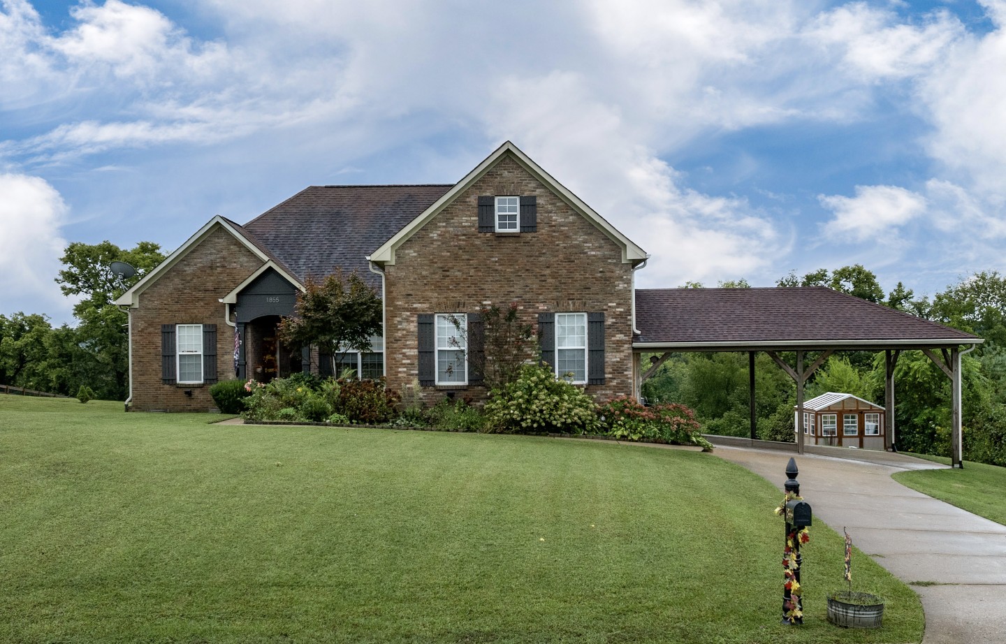 1855 Lochlann Dr Property Photo 25