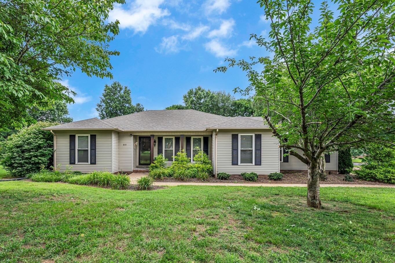 801 Douglas Dr Property Photo 2