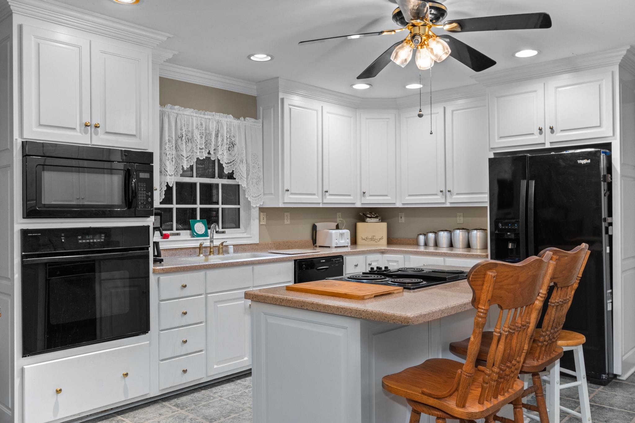 225 Blue Springs Blvd Property Photo 12