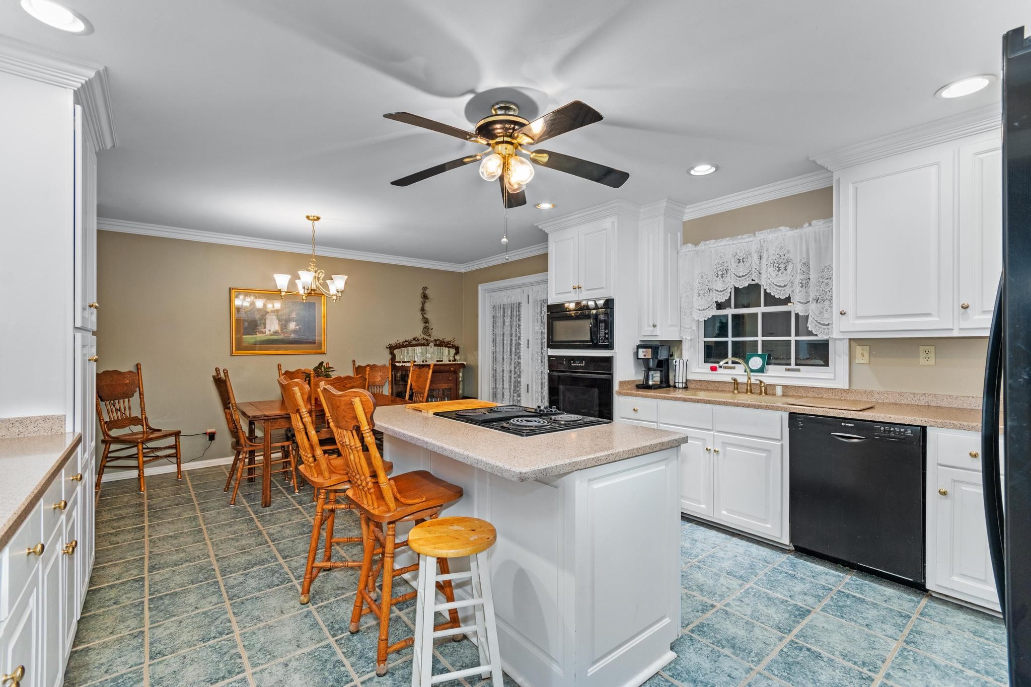 225 Blue Springs Blvd Property Photo 13