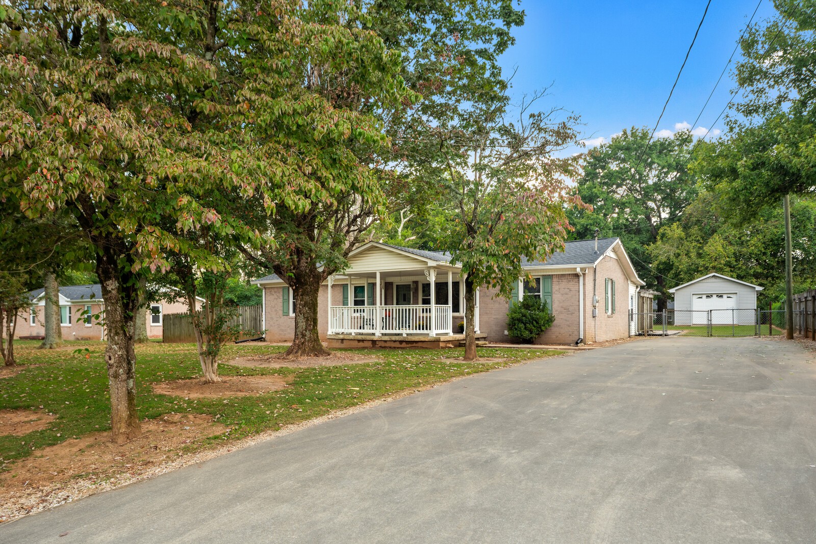 140 Lakeside Dr Property Photo 1