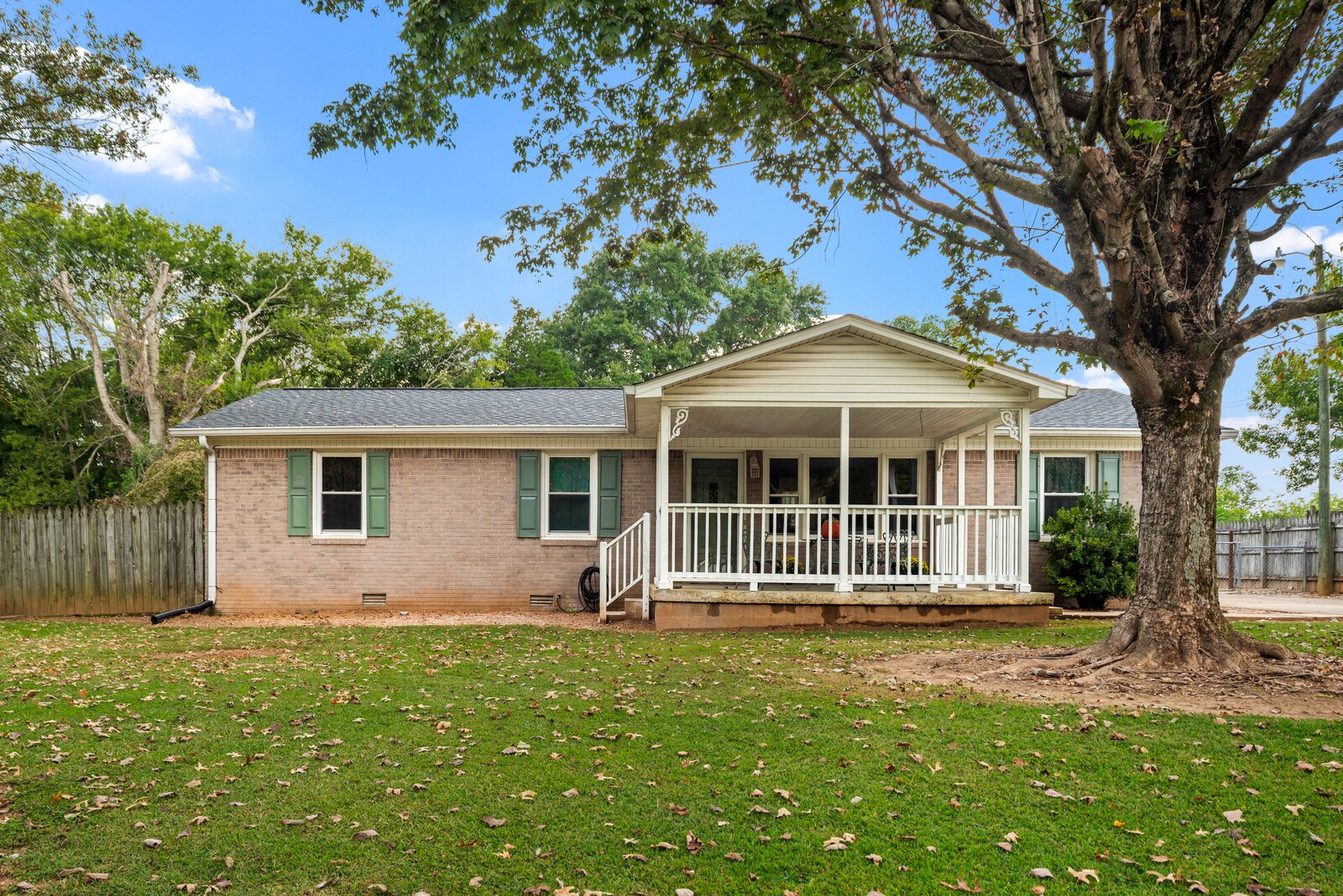 140 Lakeside Dr Property Photo 2