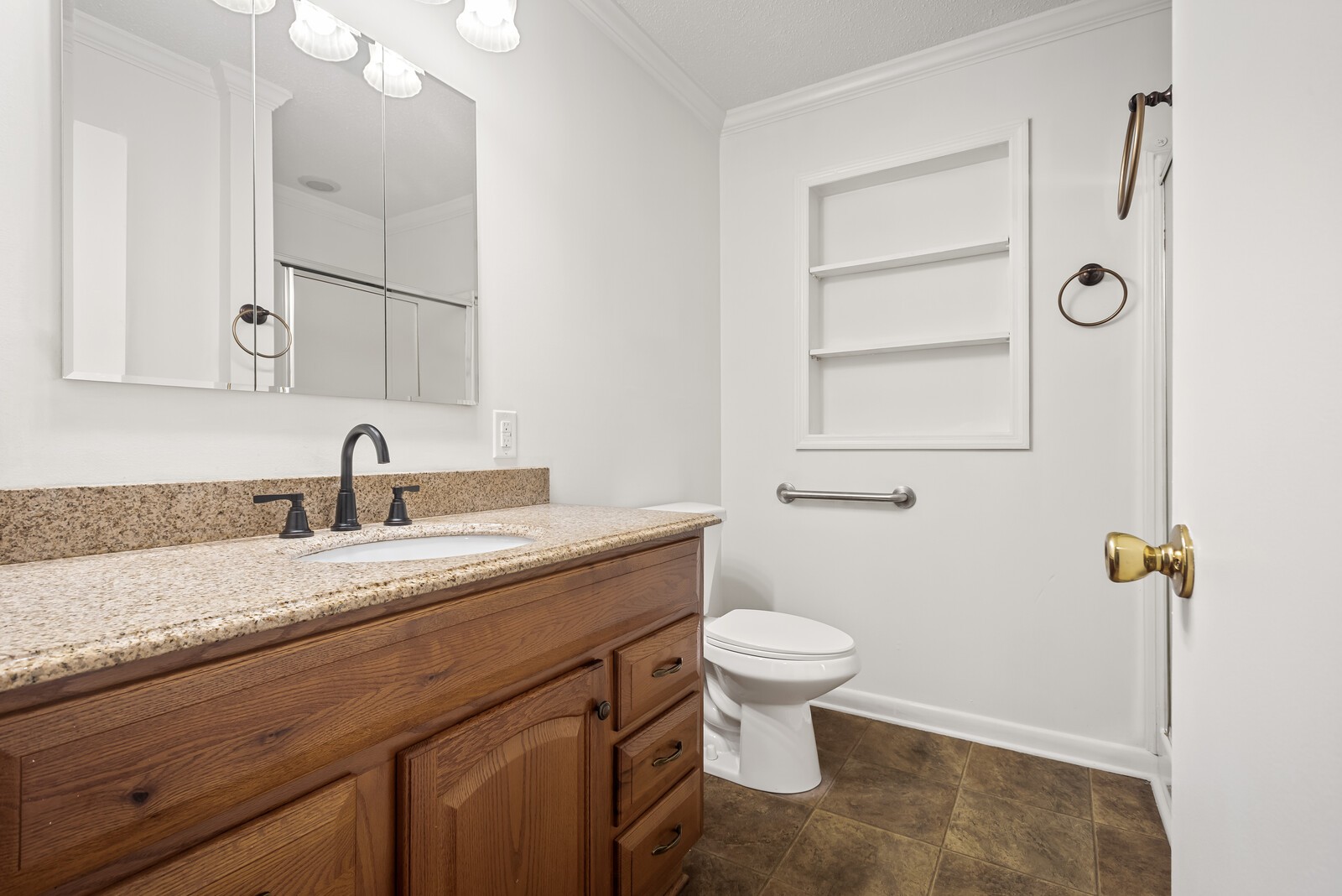 140 Lakeside Dr Property Photo 4