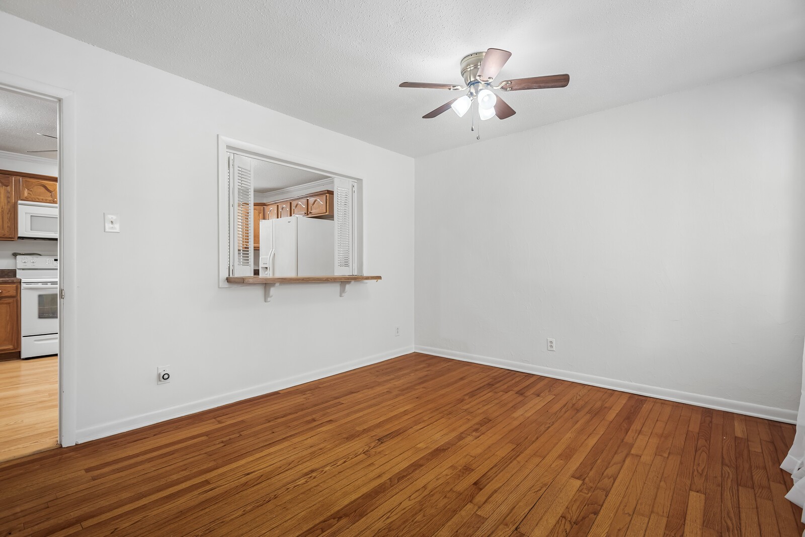 140 Lakeside Dr Property Photo 5