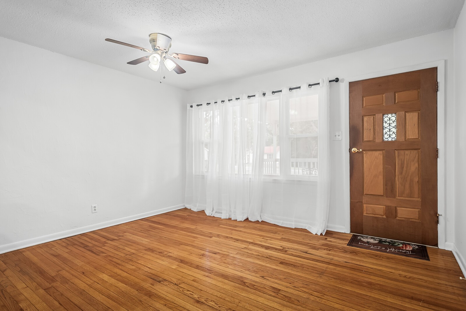 140 Lakeside Dr Property Photo 6