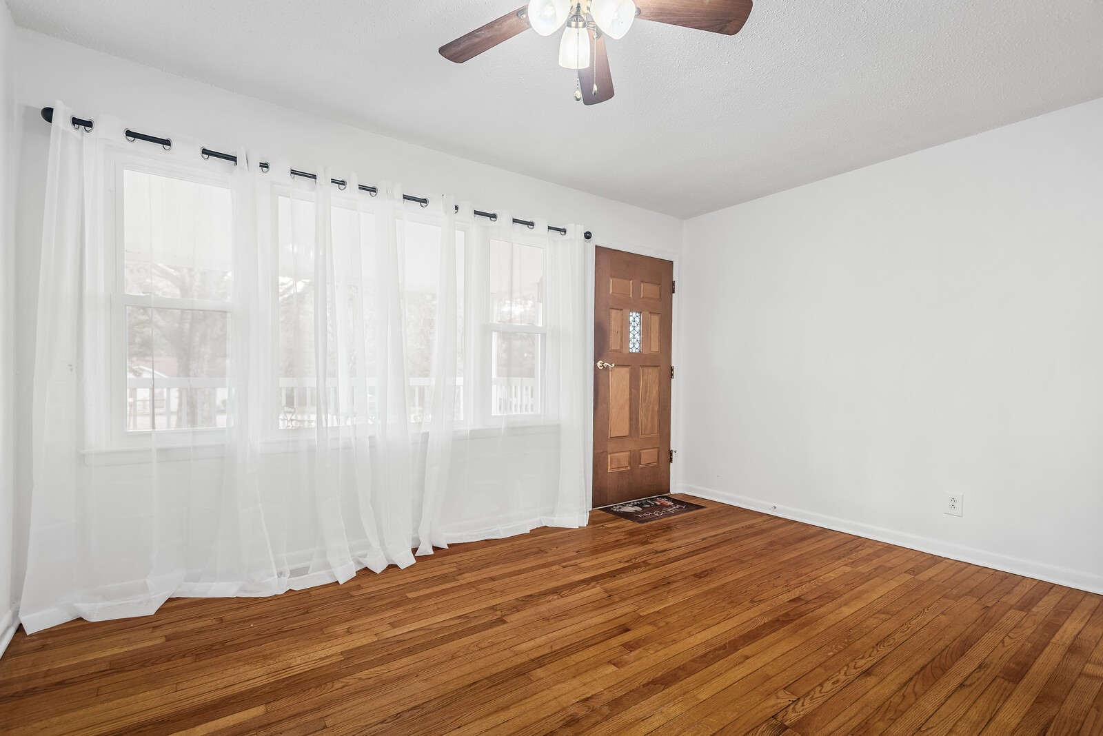 140 Lakeside Dr Property Photo 8