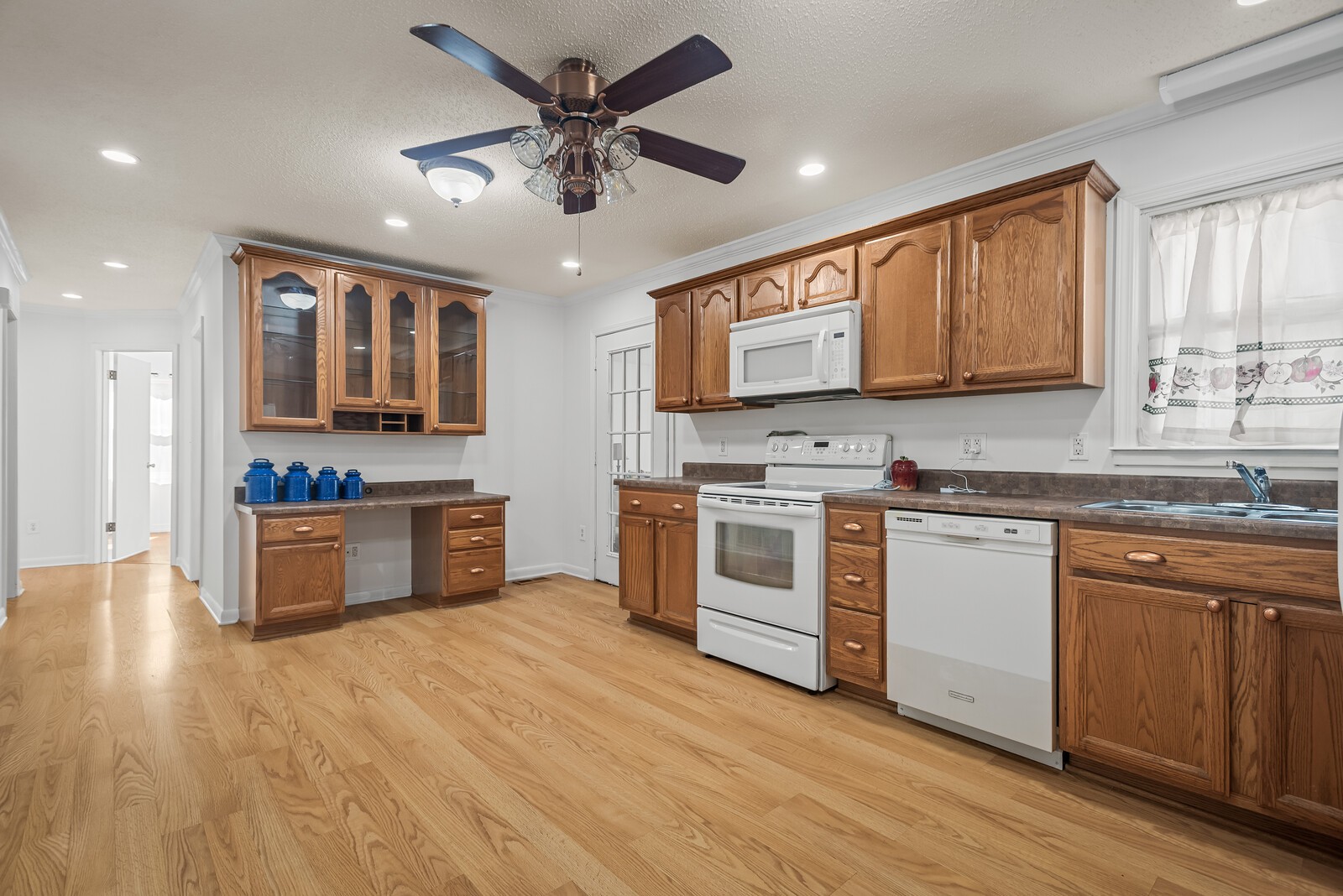 140 Lakeside Dr Property Photo 9