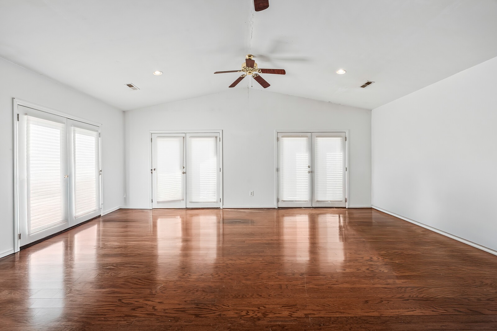 140 Lakeside Dr Property Photo 10