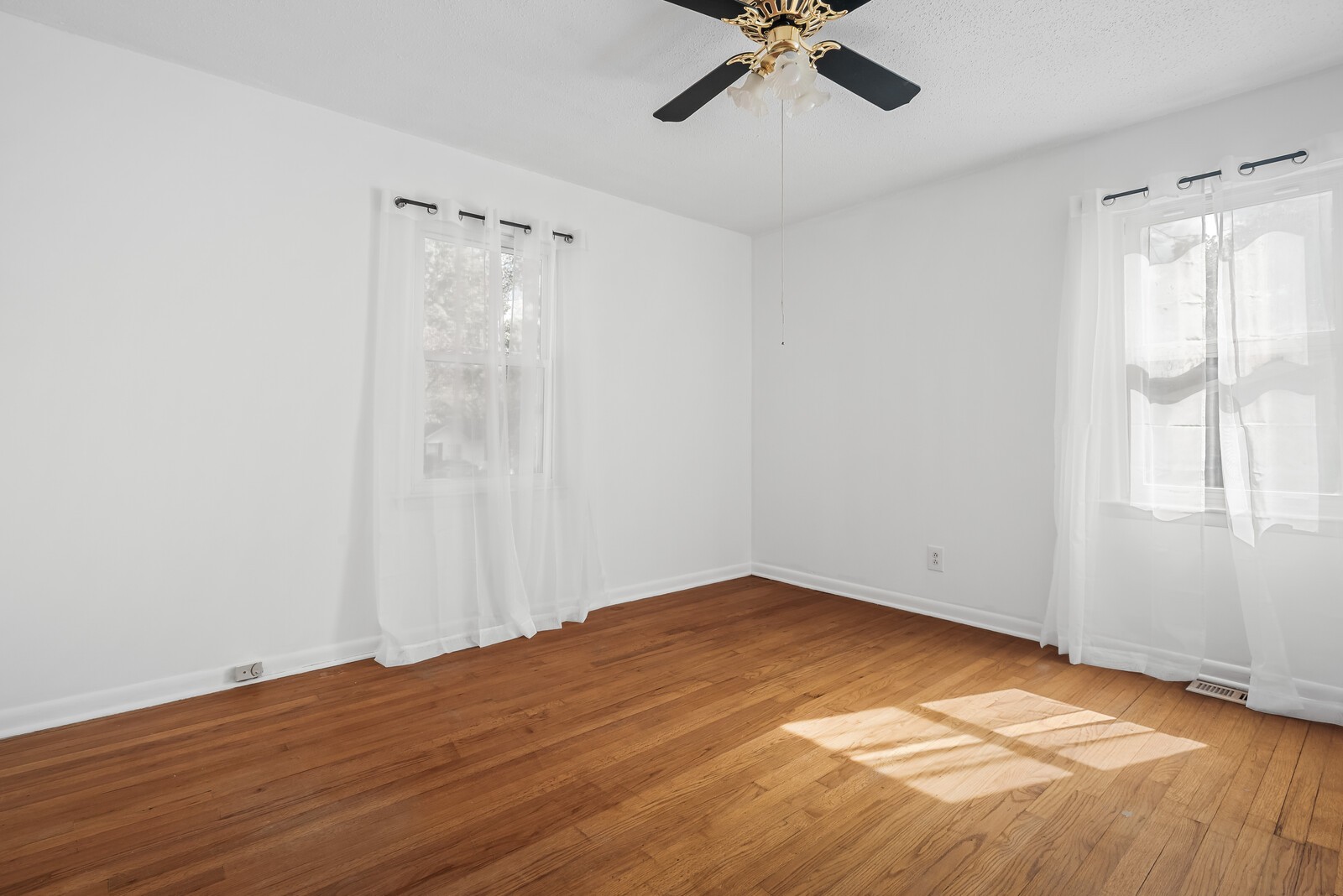 140 Lakeside Dr Property Photo 14