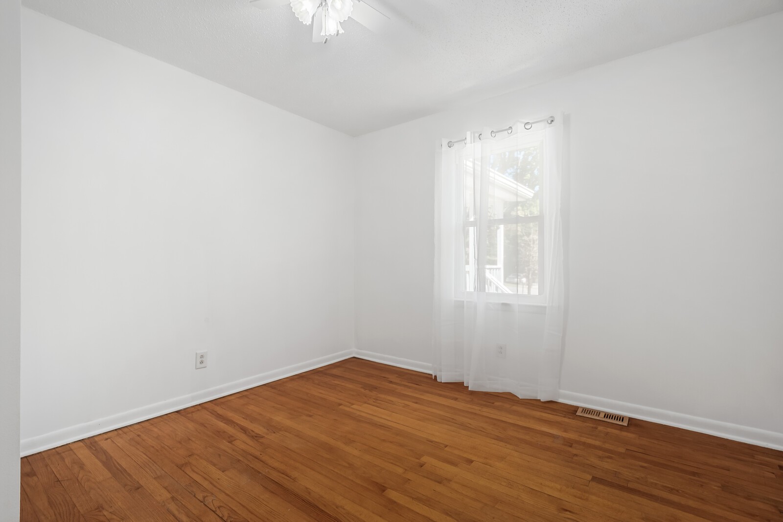 140 Lakeside Dr Property Photo 15