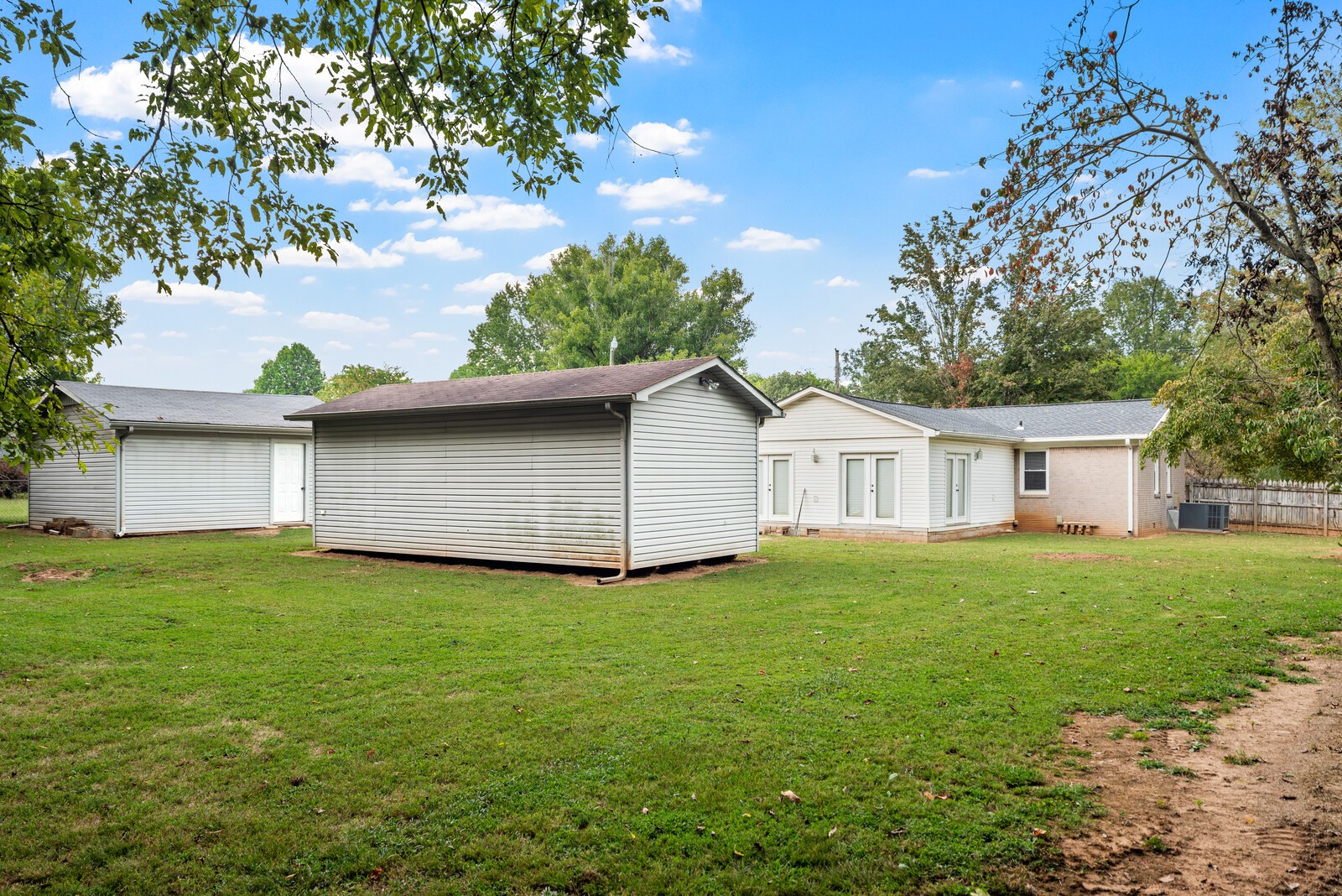 140 Lakeside Dr Property Photo 28