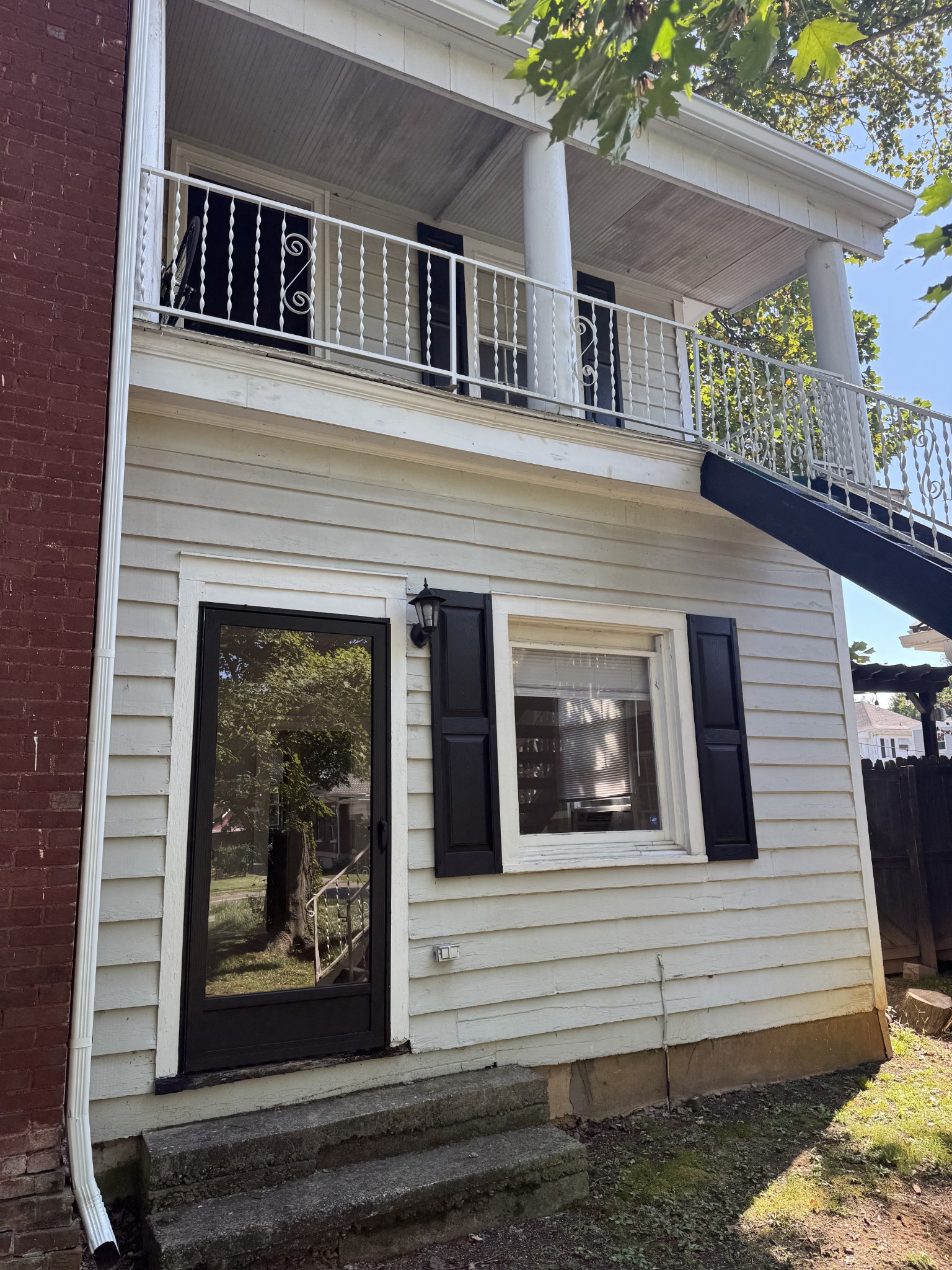 226 N Highland Ave Property Photo 1