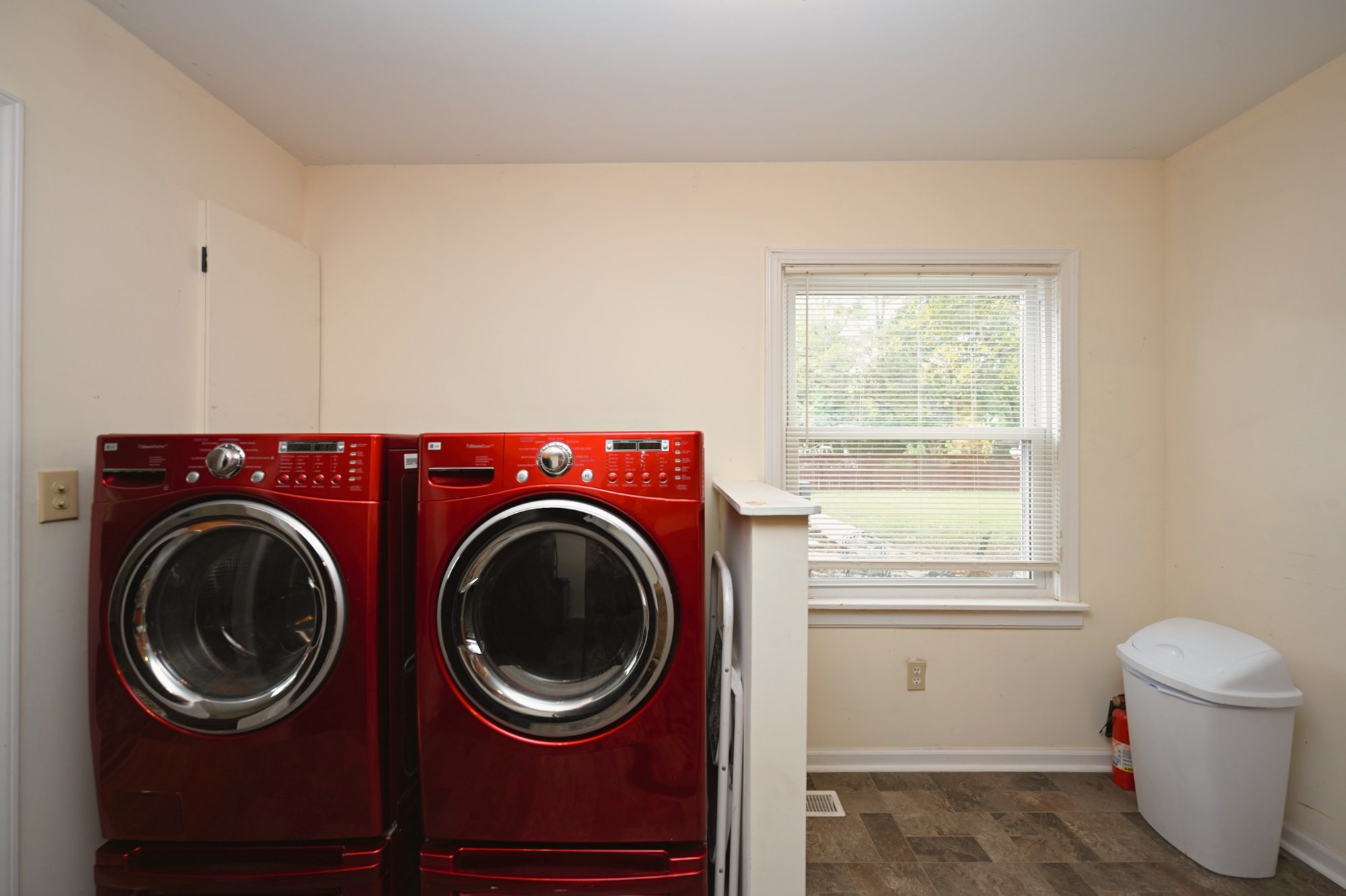 212 Nokes Dr Property Photo 12