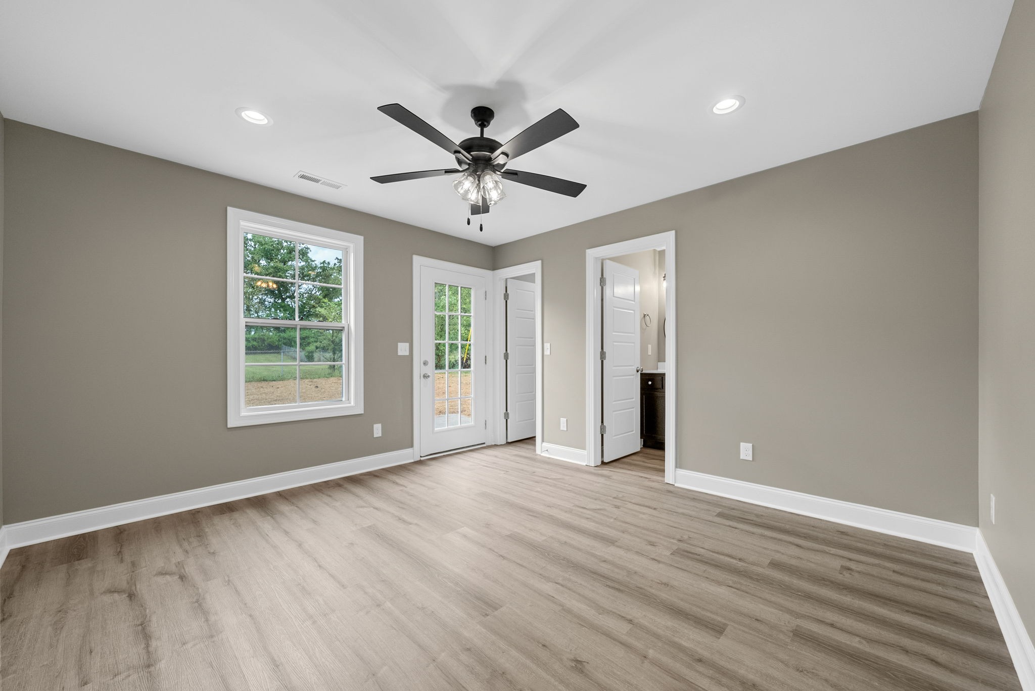 115 Holley St Property Photo 15