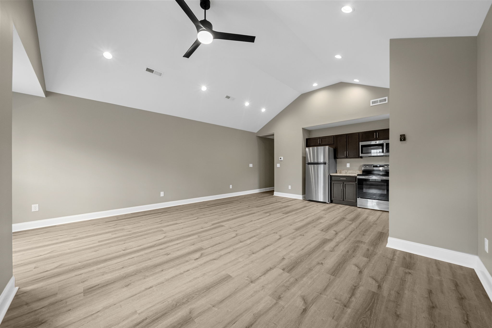 115 Holley St Property Photo 4