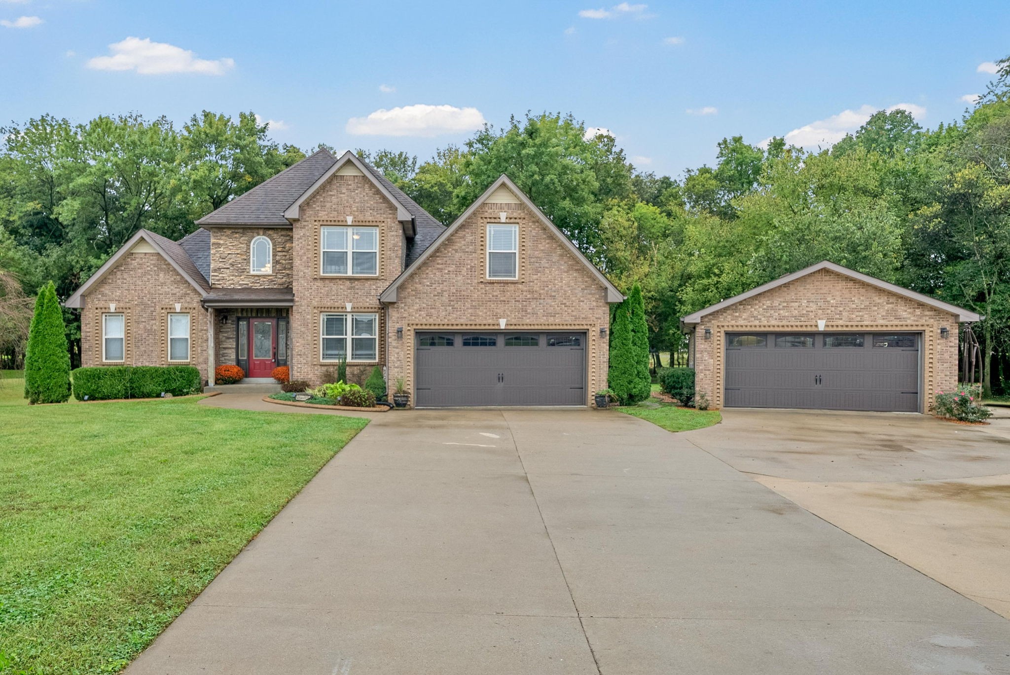 4569 Grovewood Court Property Photo 3