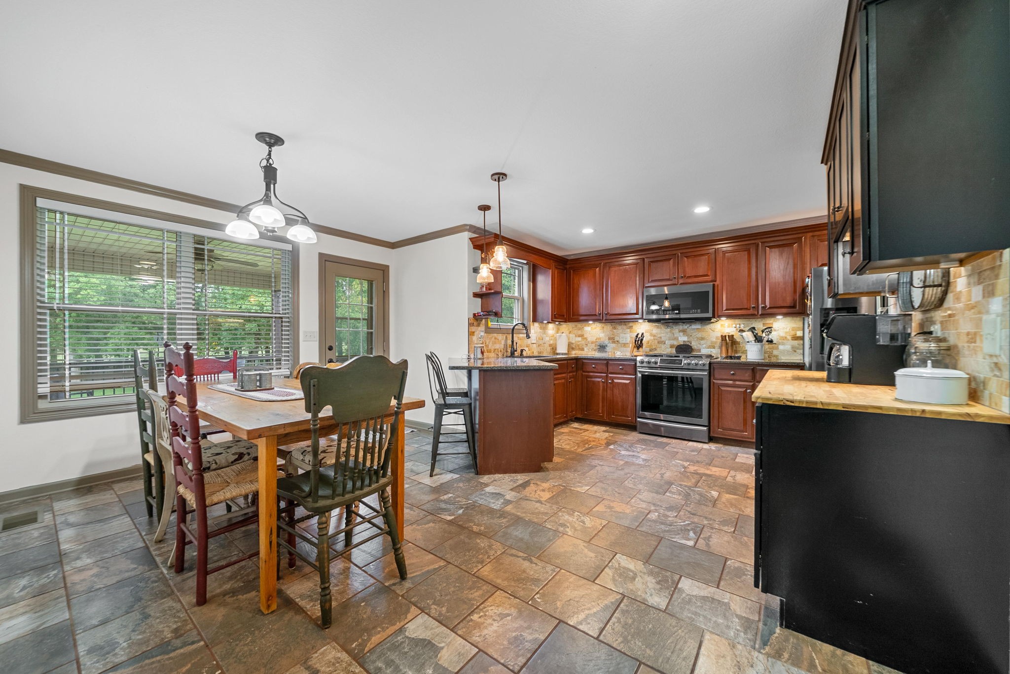 4569 Grovewood Court Property Photo 9