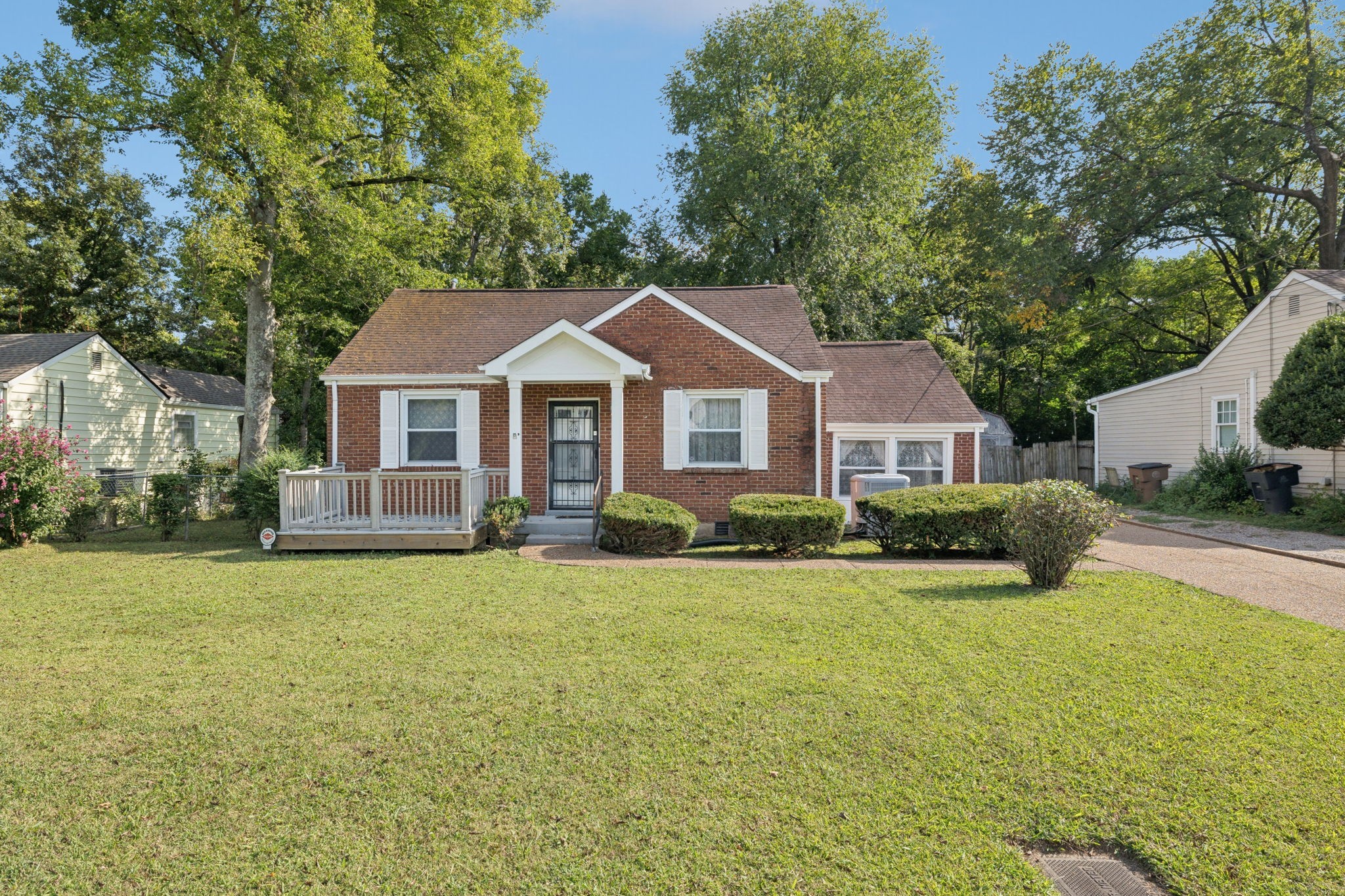 956 Graybar Ln Property Photo 1