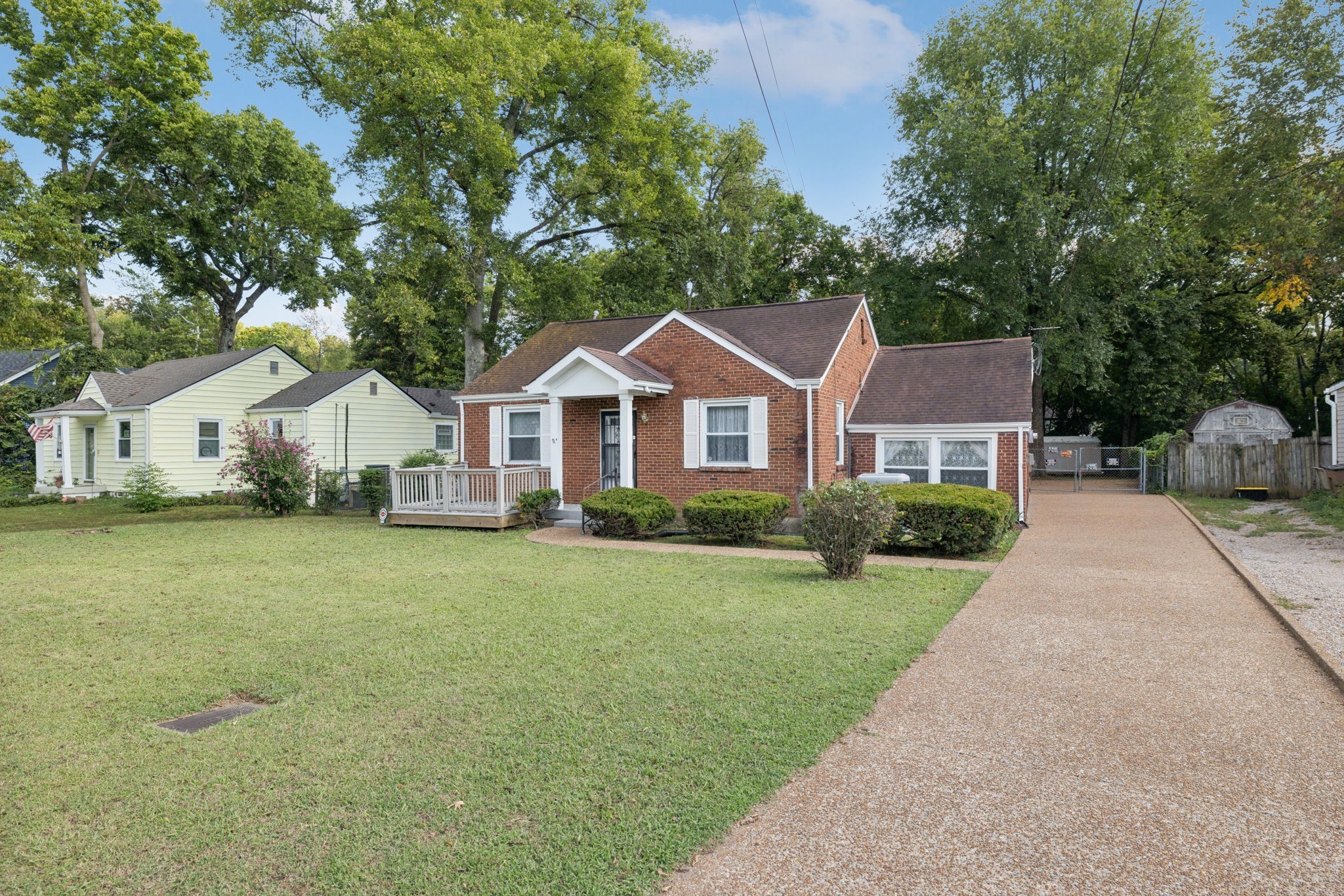 956 Graybar Ln Property Photo 5