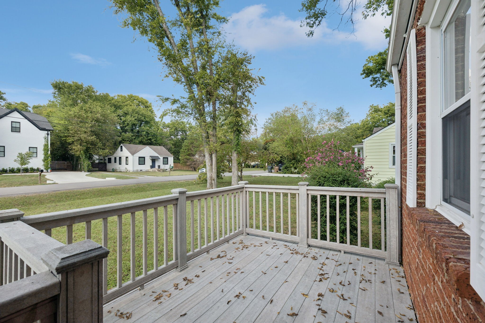 956 Graybar Ln Property Photo 6