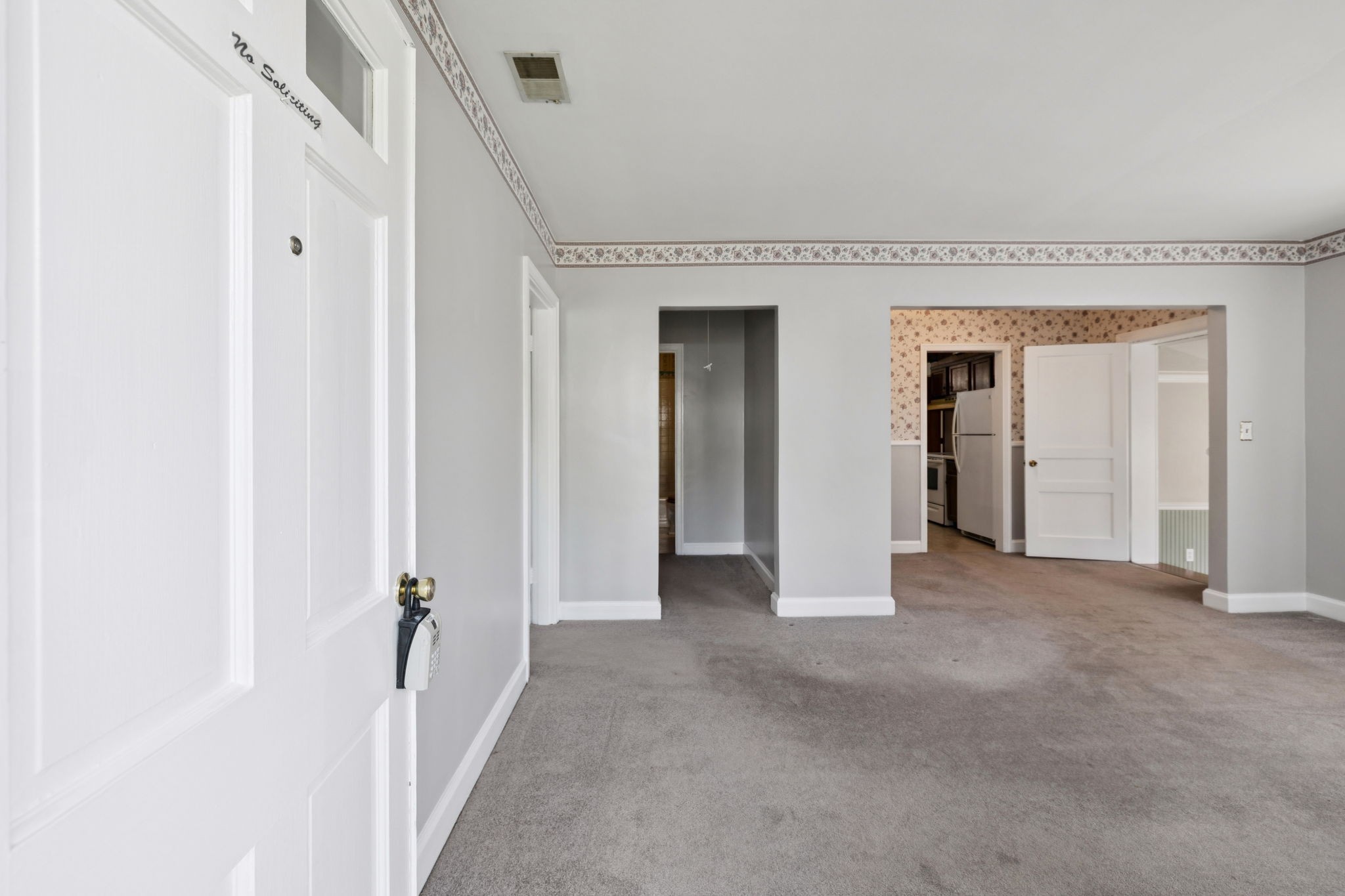 956 Graybar Ln Property Photo 7