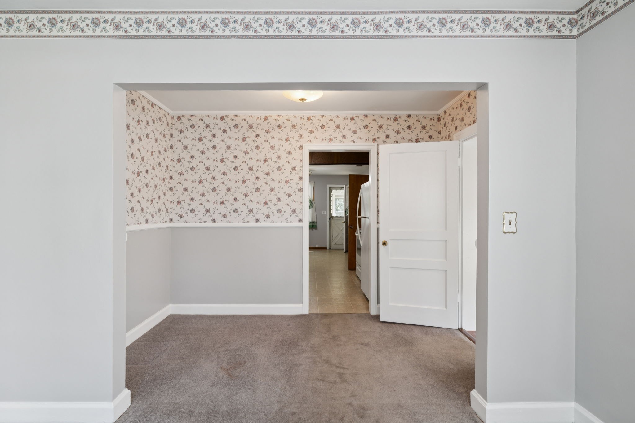 956 Graybar Ln Property Photo 10