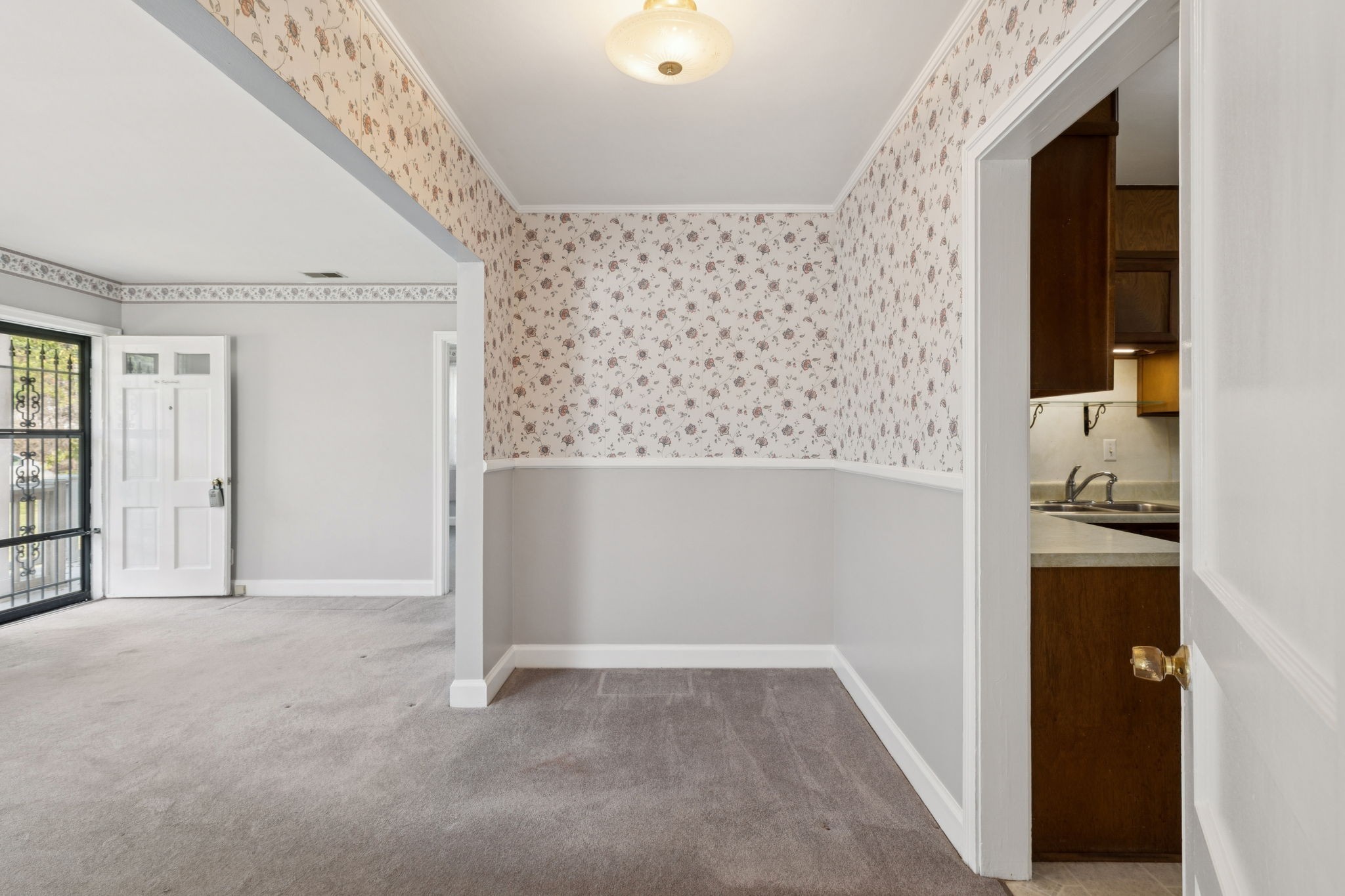 956 Graybar Ln Property Photo 11