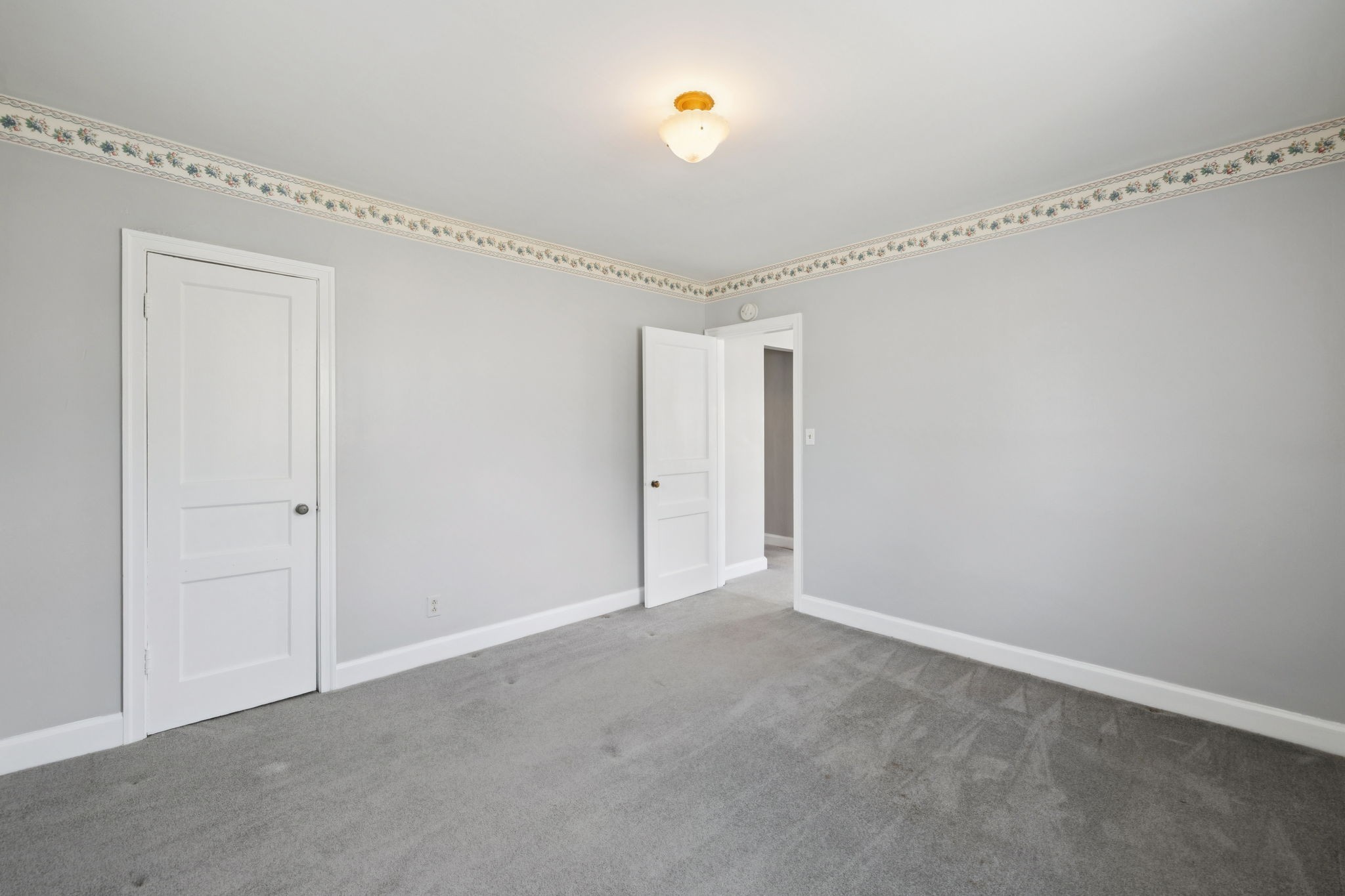 956 Graybar Ln Property Photo 12