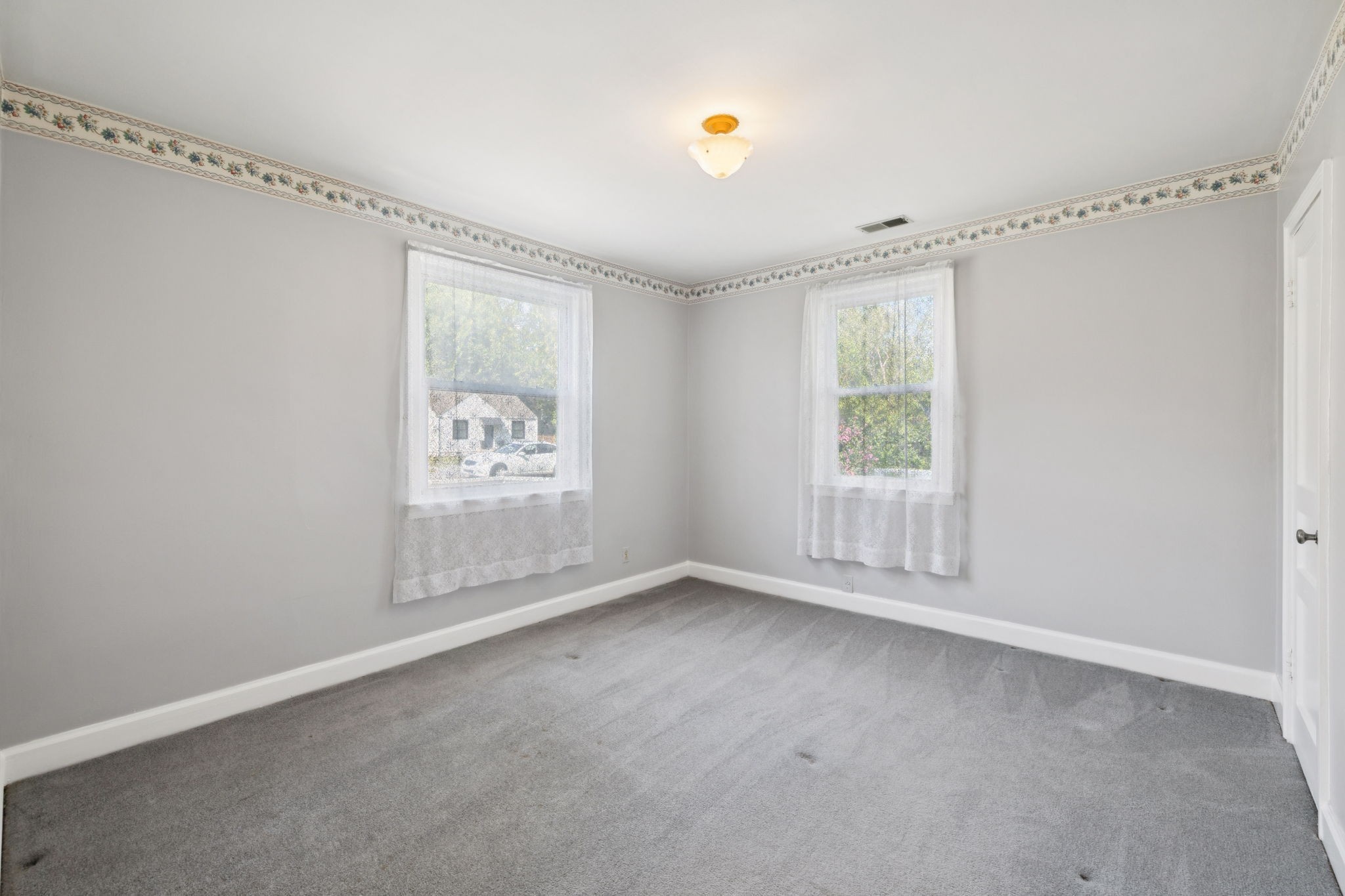 956 Graybar Ln Property Photo 14