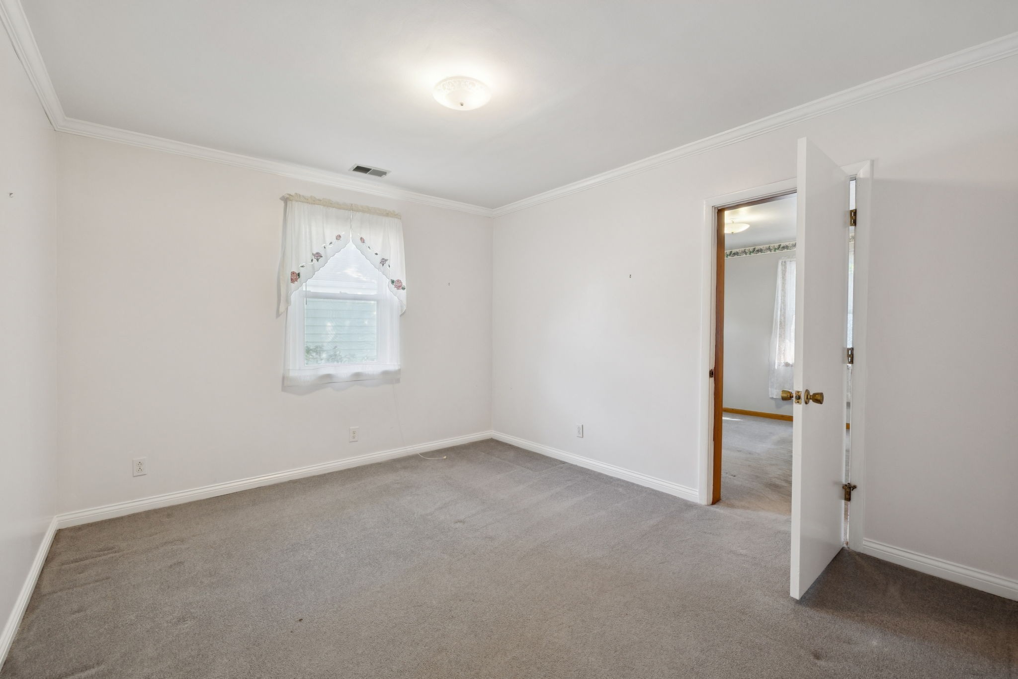 956 Graybar Ln Property Photo 16