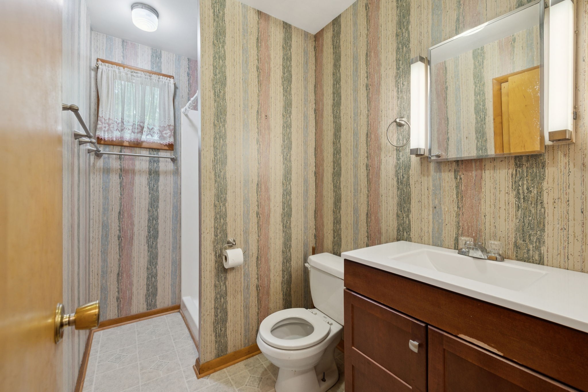 956 Graybar Ln Property Photo 20