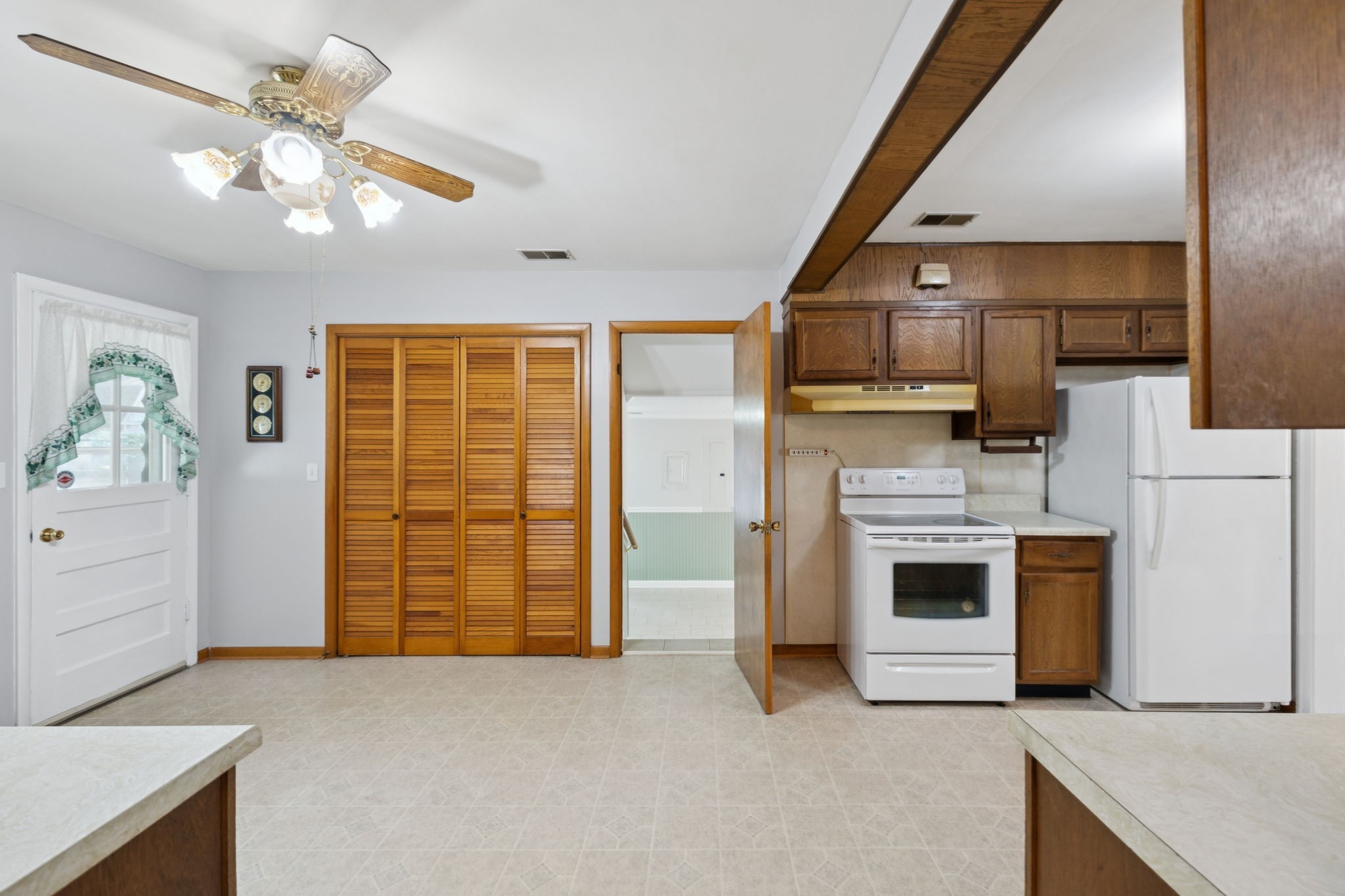 956 Graybar Ln Property Photo 22