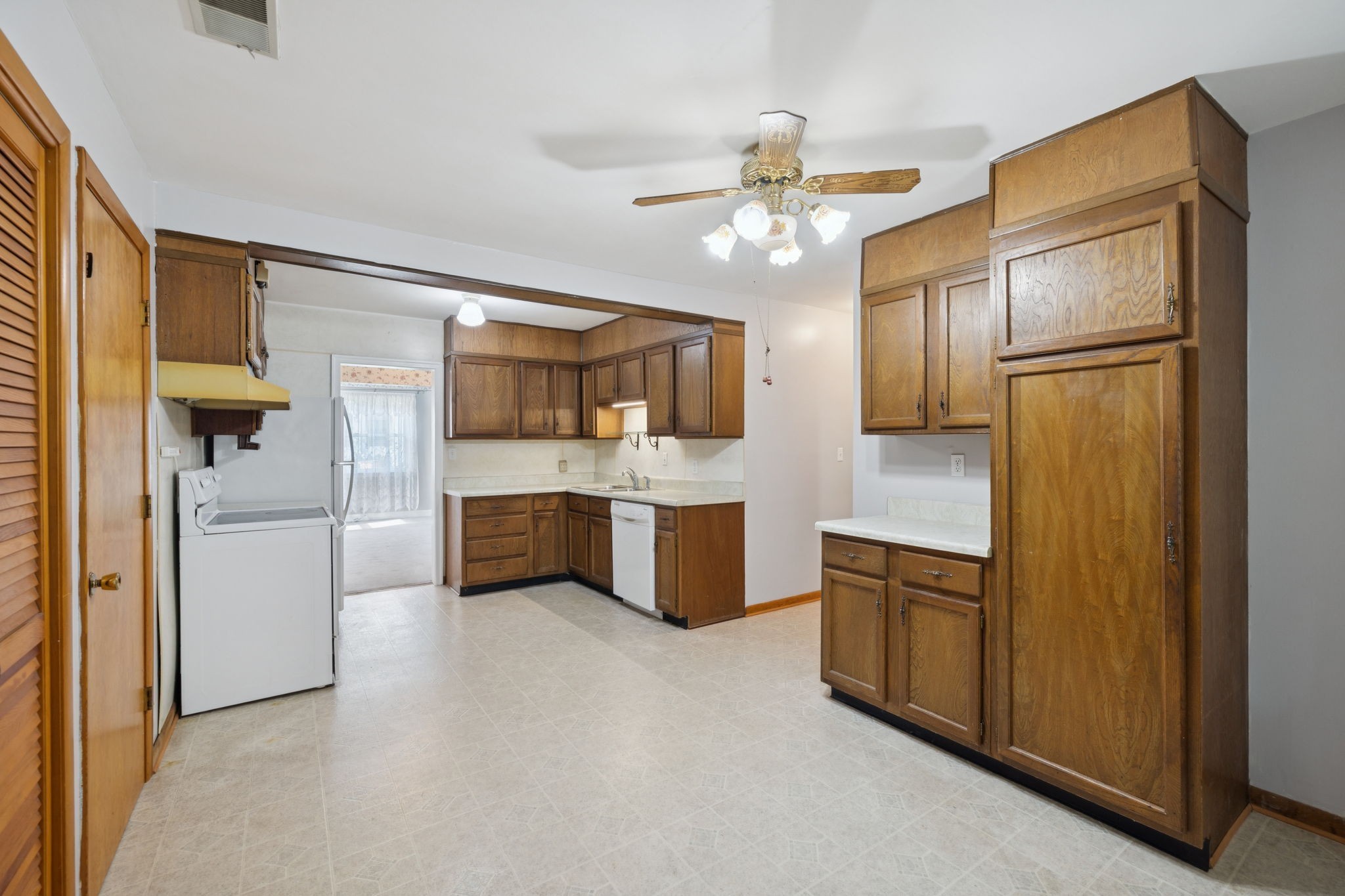 956 Graybar Ln Property Photo 23