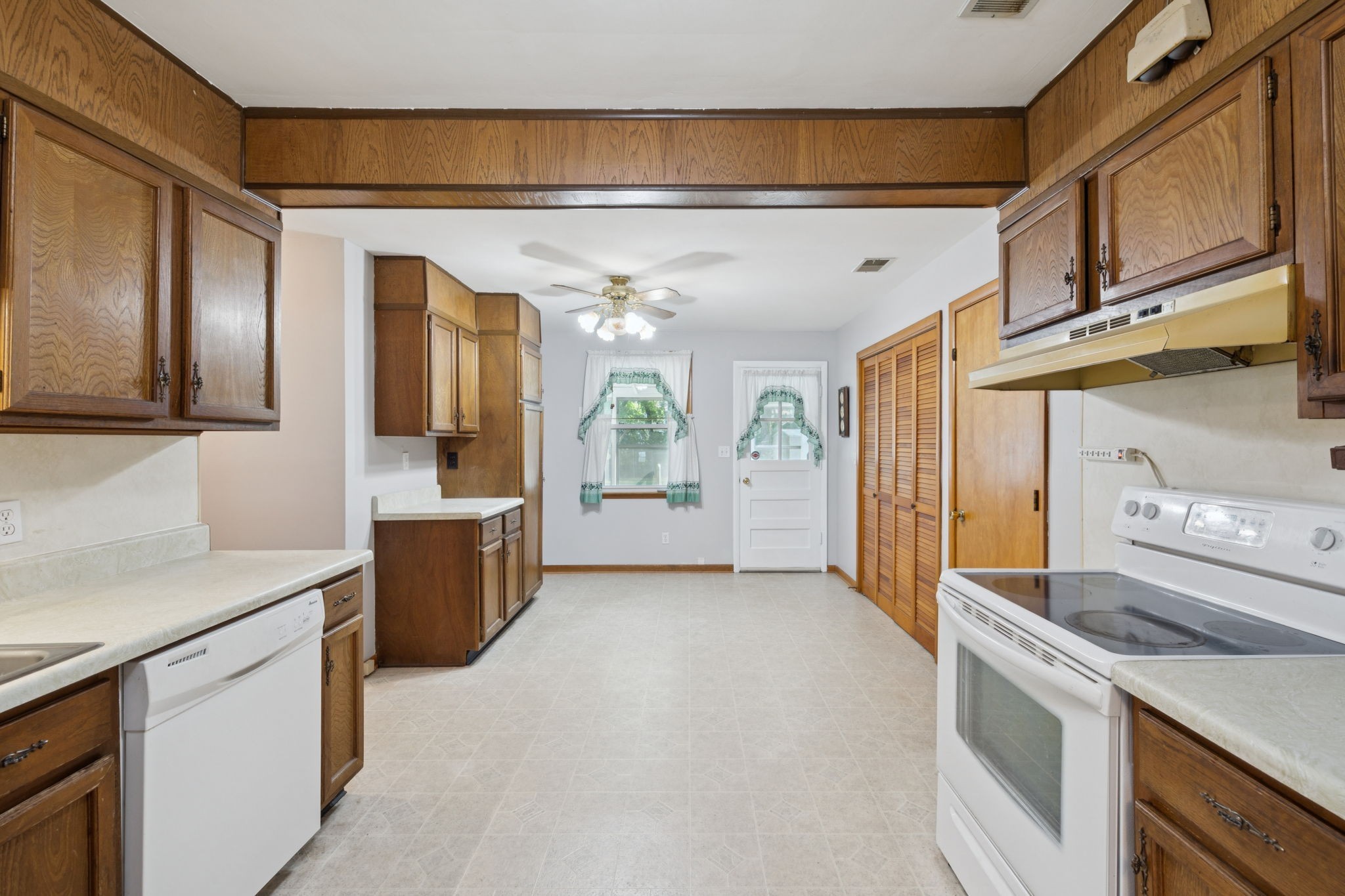 956 Graybar Ln Property Photo 24