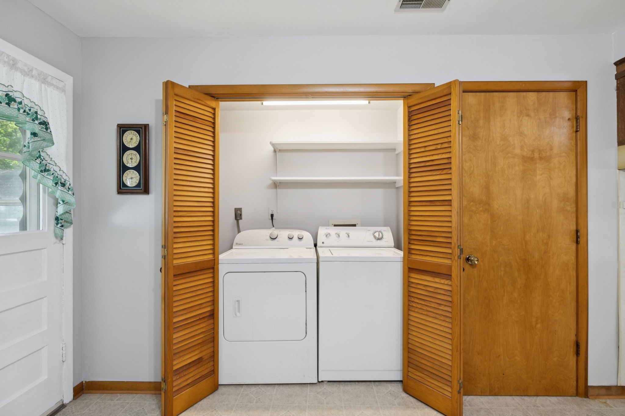 956 Graybar Ln Property Photo 27