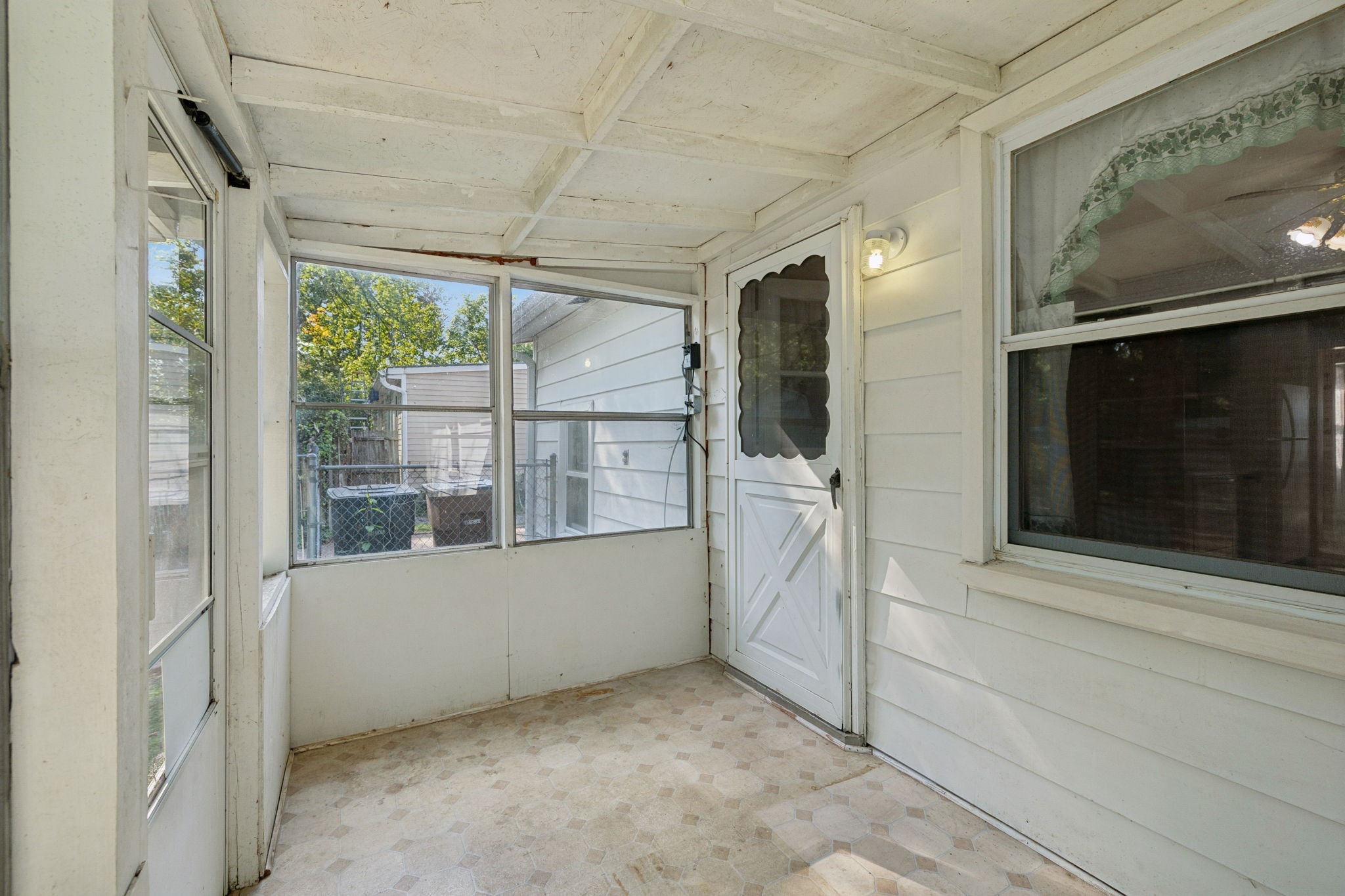 956 Graybar Ln Property Photo 28