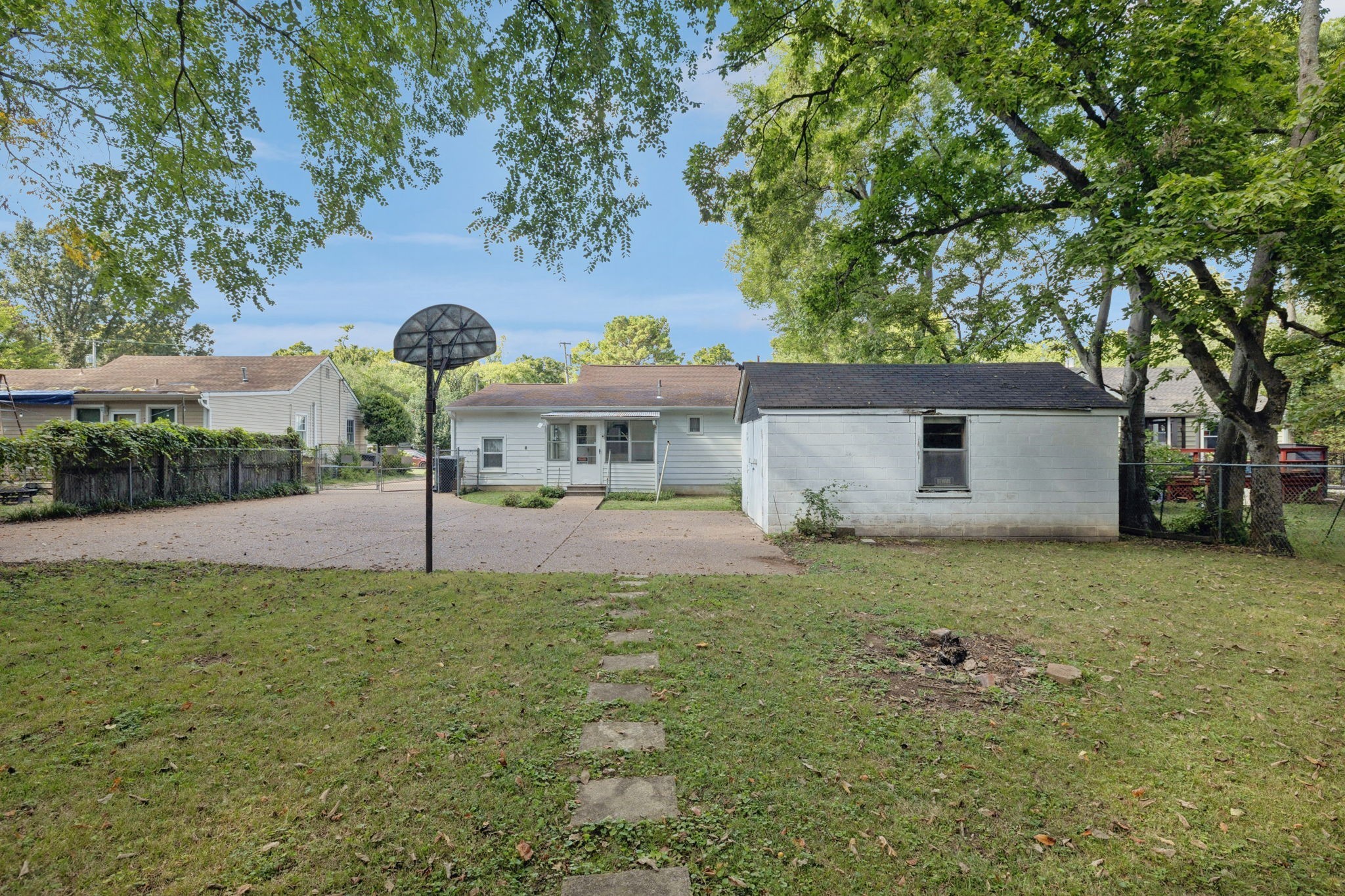 956 Graybar Ln Property Photo 32