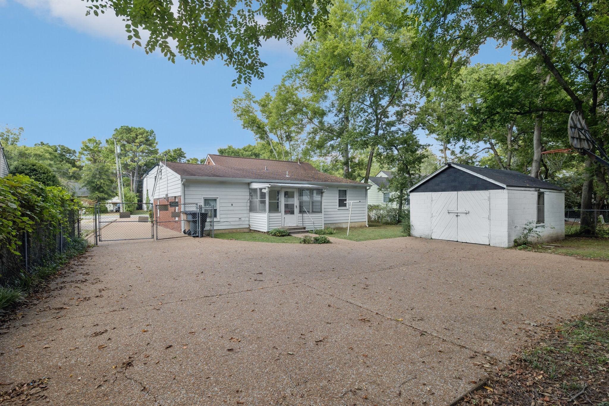 956 Graybar Ln Property Photo 33