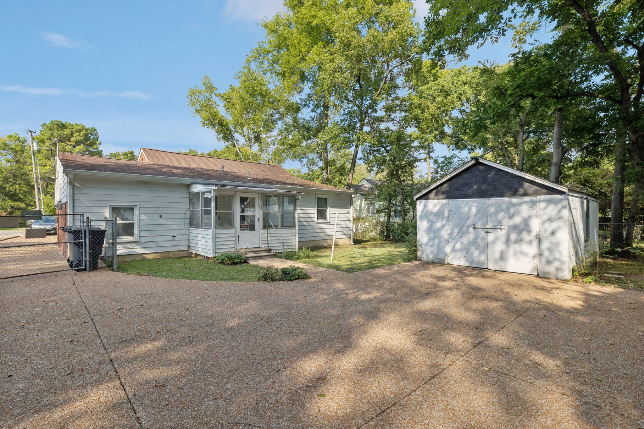 956 Graybar Ln Property Photo 34