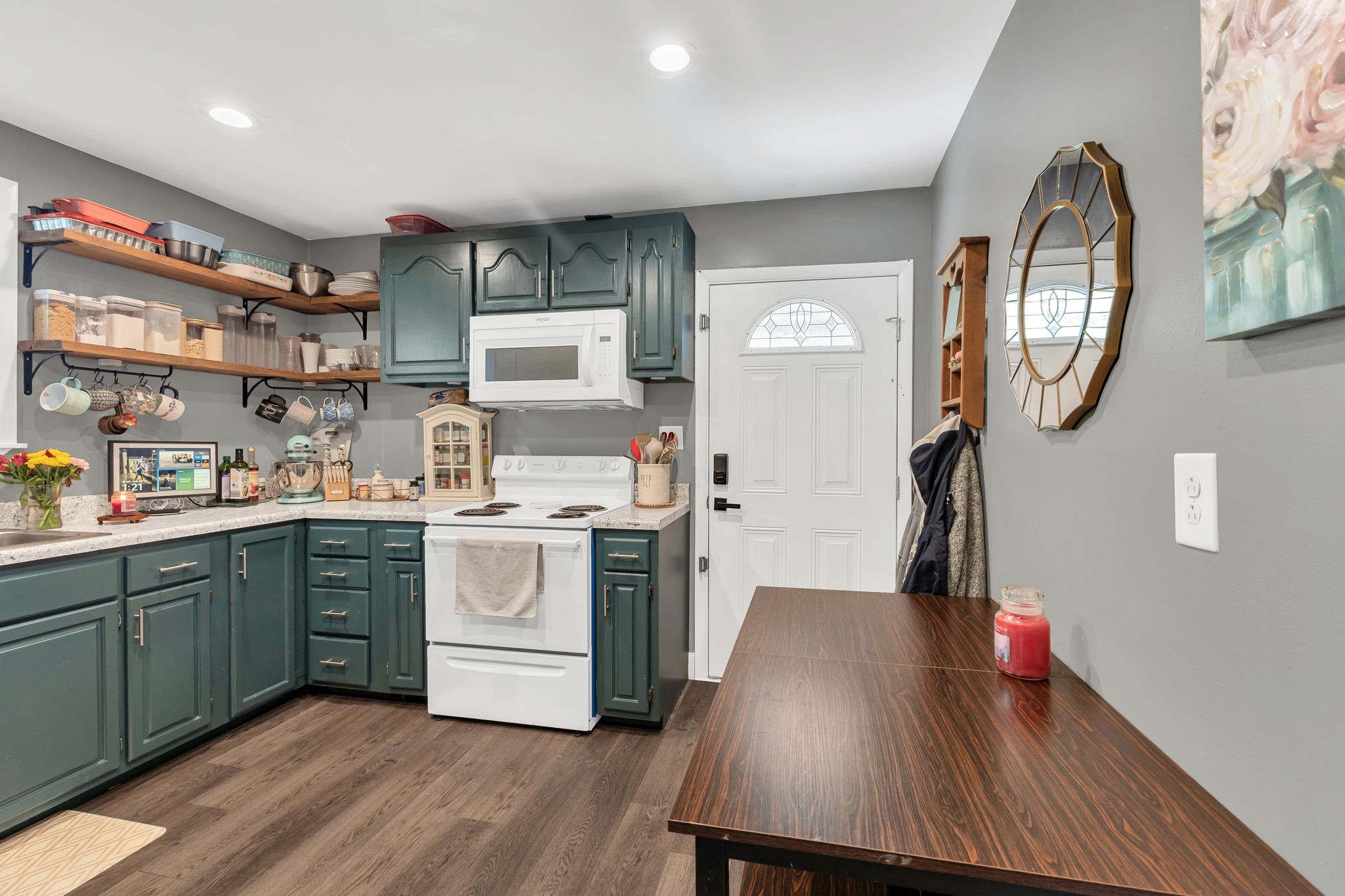 2103 Hillwood Dr Property Photo 1