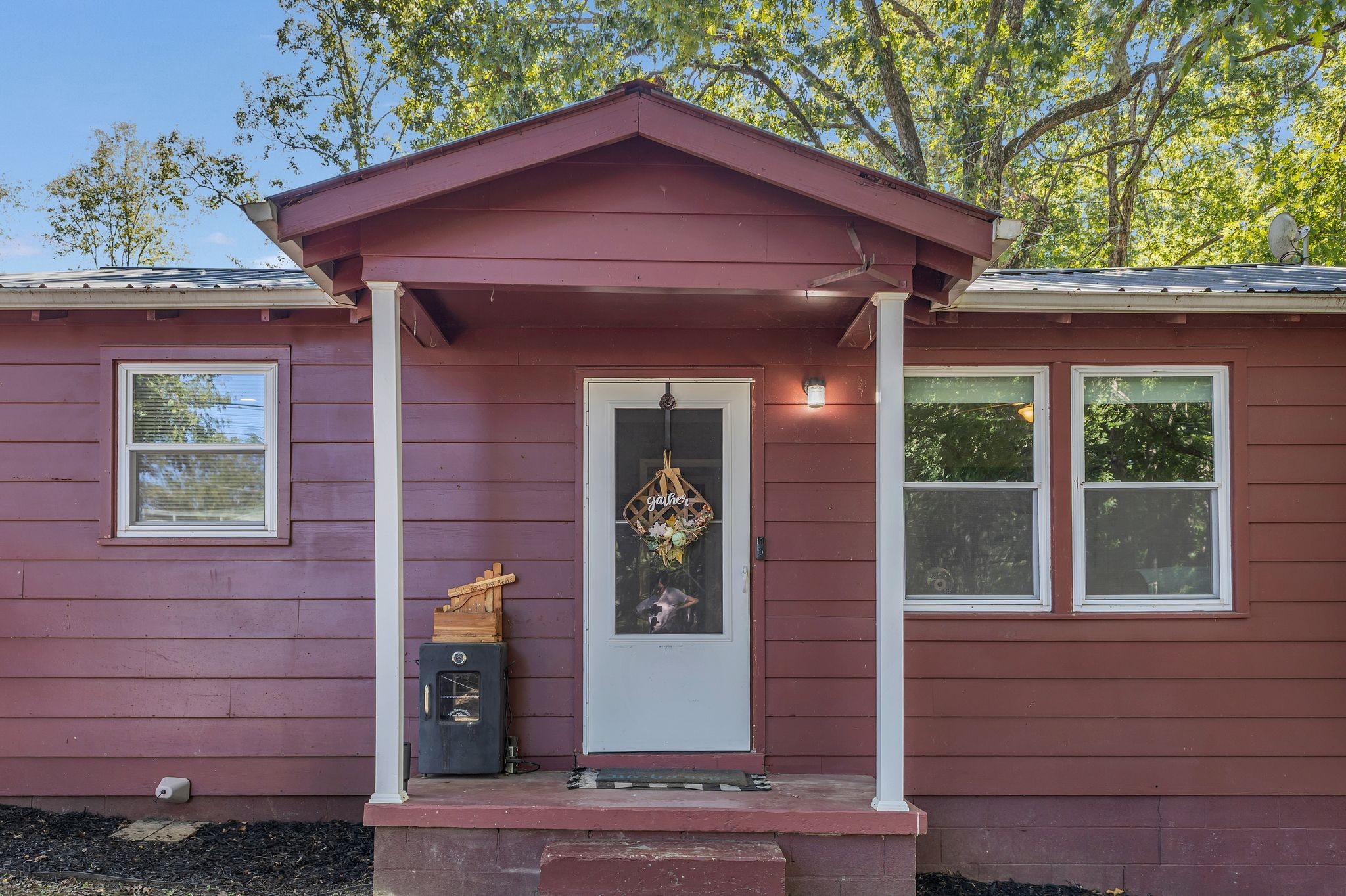 2103 Hillwood Dr Property Photo 3